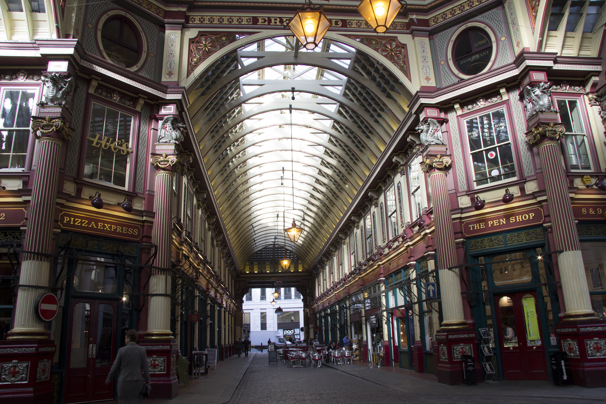 Canon EF-S 17-85mm F4-5.6 IS USM sample photo. Diagon alley photography