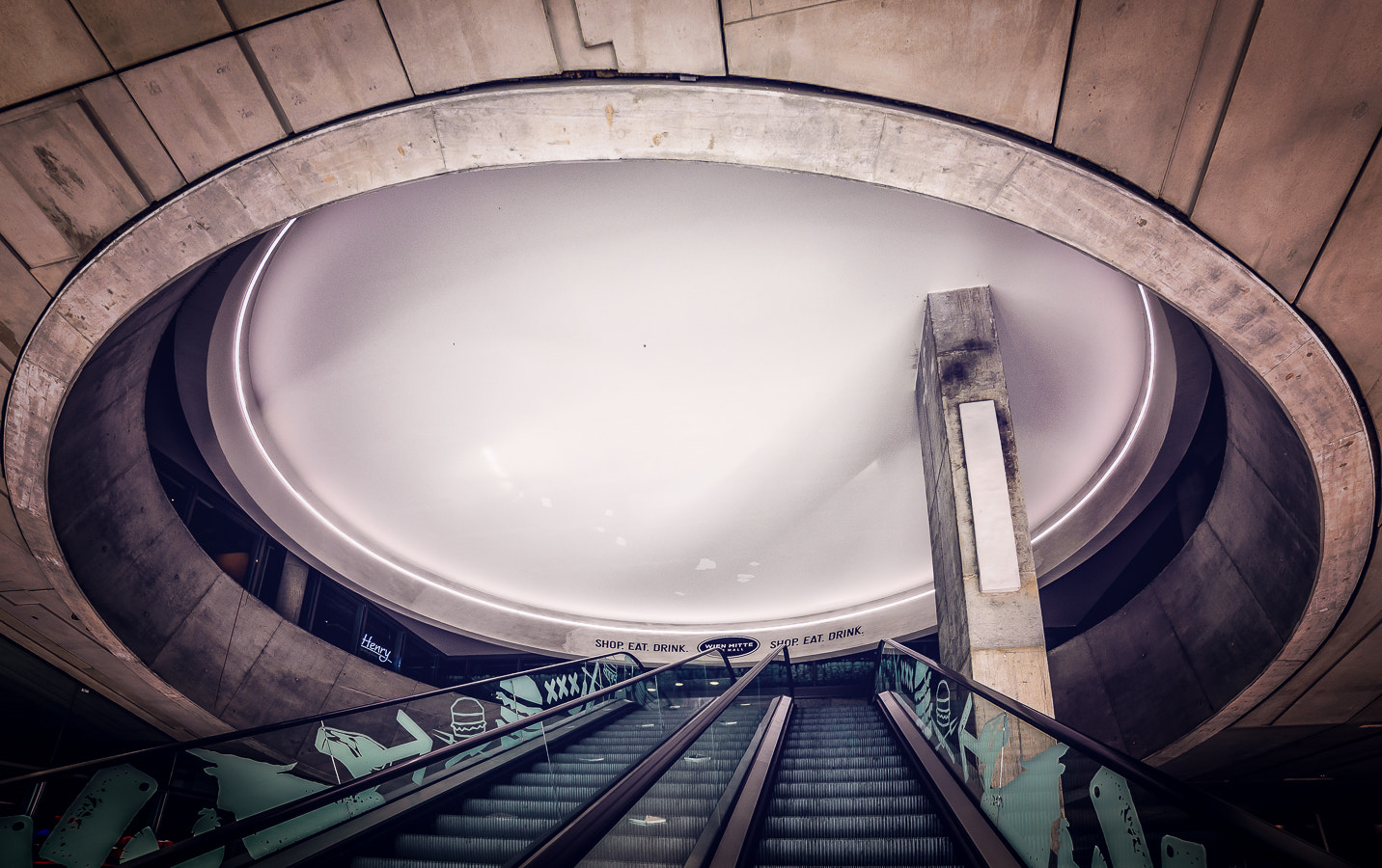 Samyang 14mm F2.8 ED AS IF UMC sample photo. Wien mitte-the mall photography