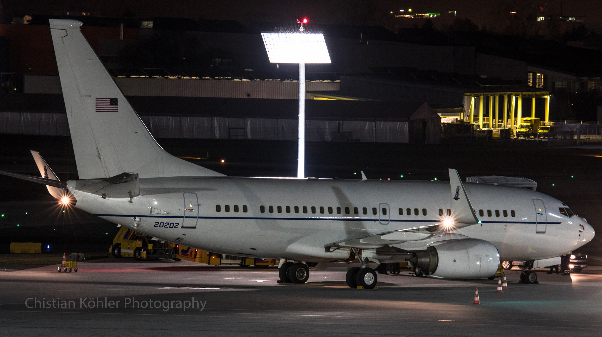 Sigma 70-200mm F2.8 EX DG OS HSM sample photo. Airport salzburg - usaf bbj c-40 clipper photography