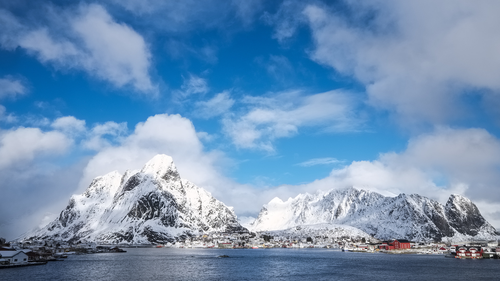 Fujifilm X-Pro1 + Fujifilm XF 10-24mm F4 R OIS sample photo. Reine view photography