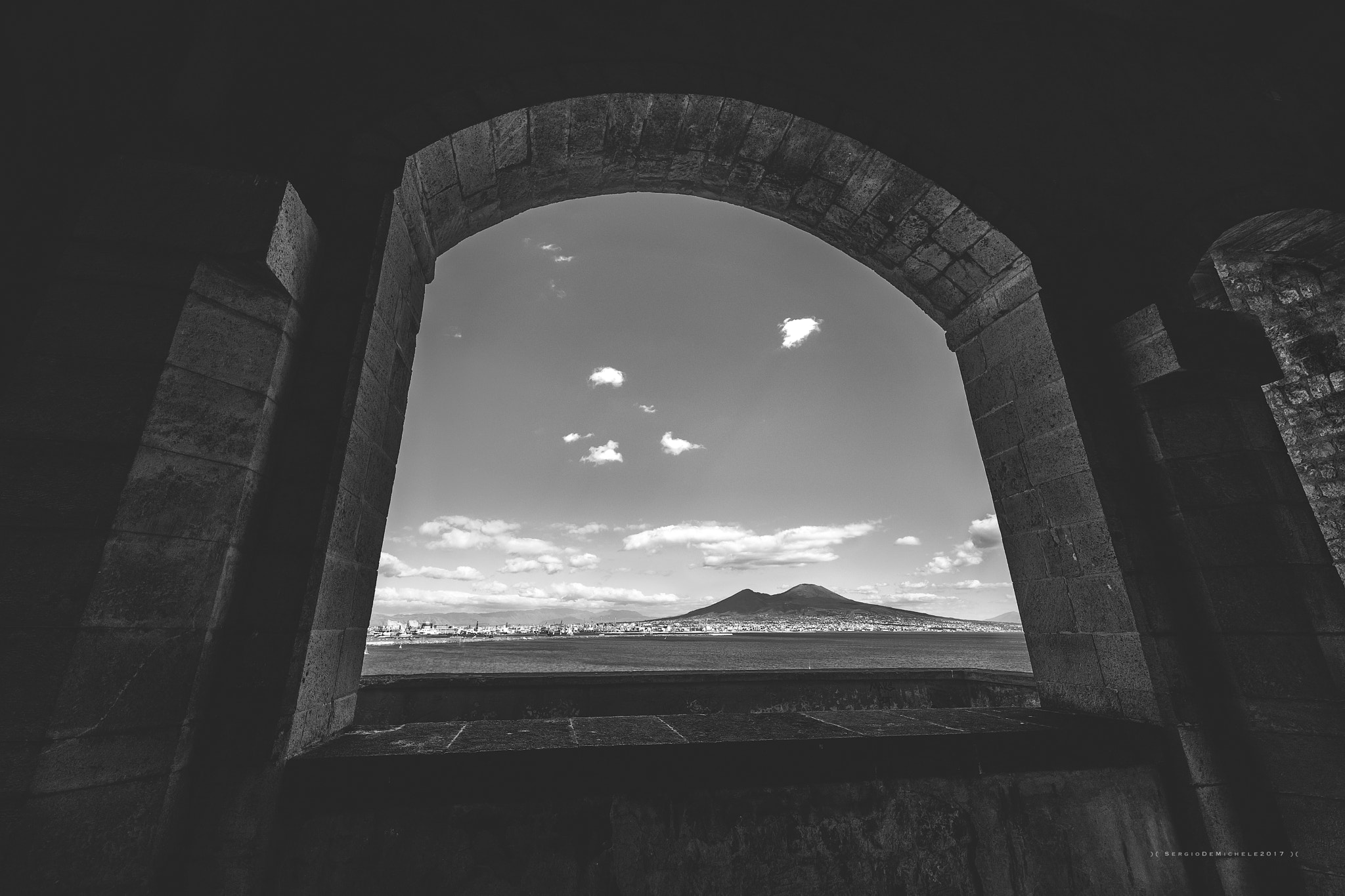 Canon EF 17-40mm F4L USM sample photo. Vesuvius in natural frame photography