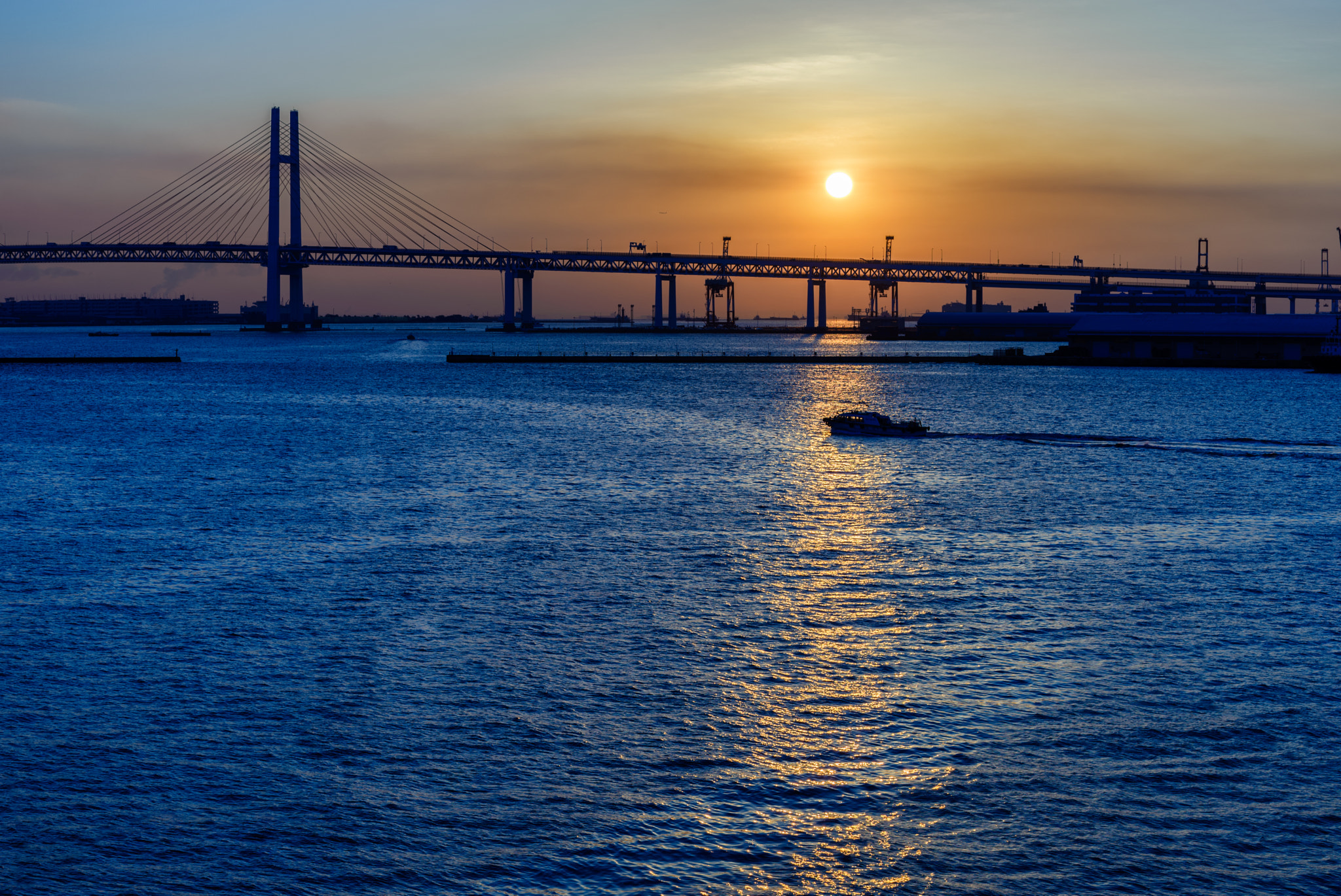 Nikon AF-S Nikkor 70-200mm F4G ED VR sample photo. Sunrise scenery of port of yokohama, japan photography