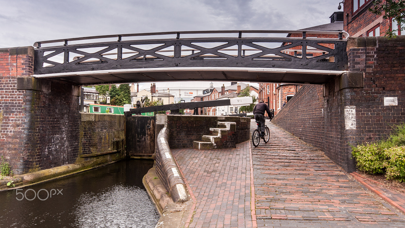 Nikon D90 + Sigma 10-20mm F4-5.6 EX DC HSM sample photo. Cycling on the birmingham and fazeley canal photography