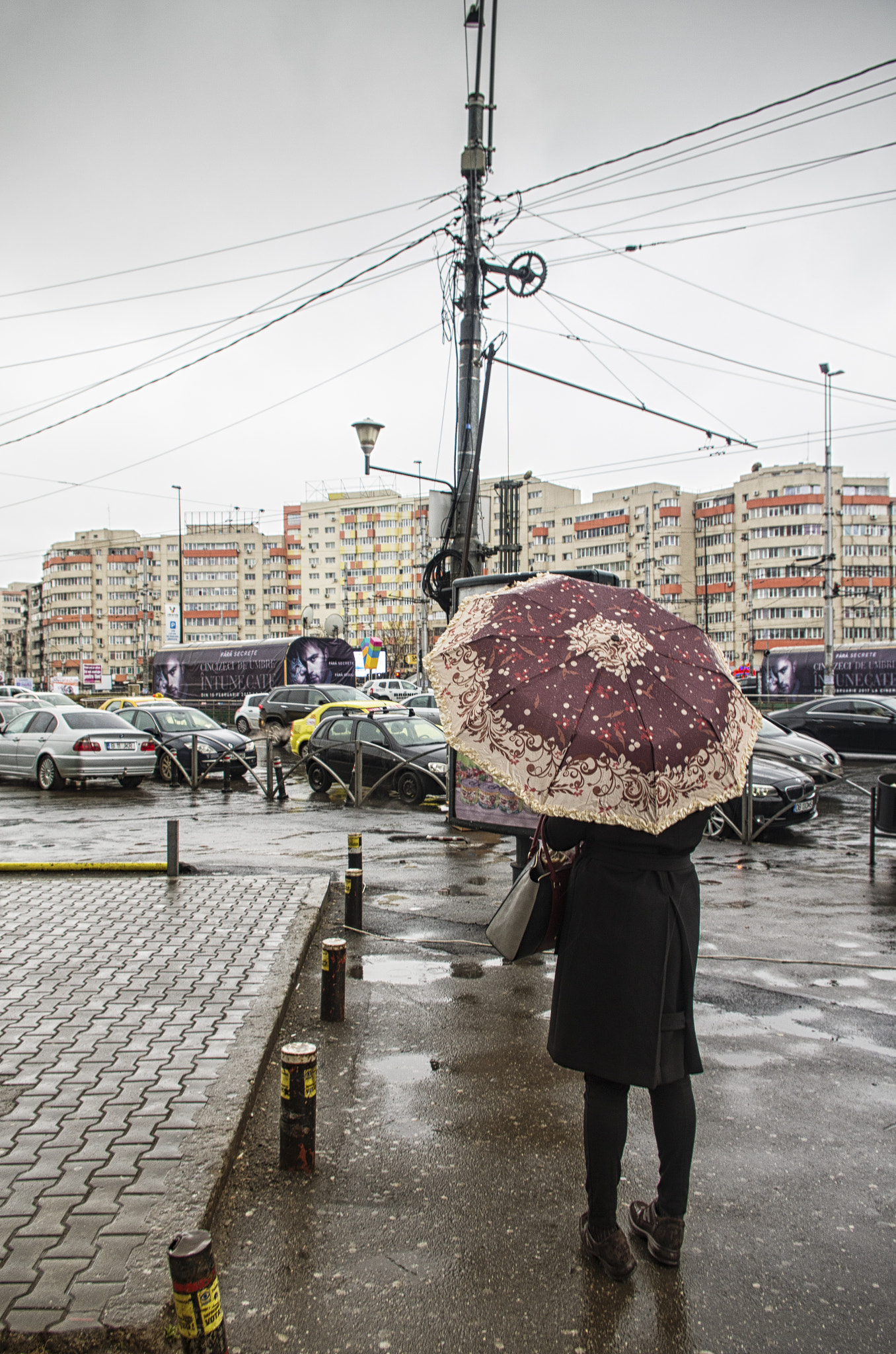 Pentax smc DA 18-55mm F3.5-5.6 AL WR sample photo. Sotto la pioggia, bucarest photography