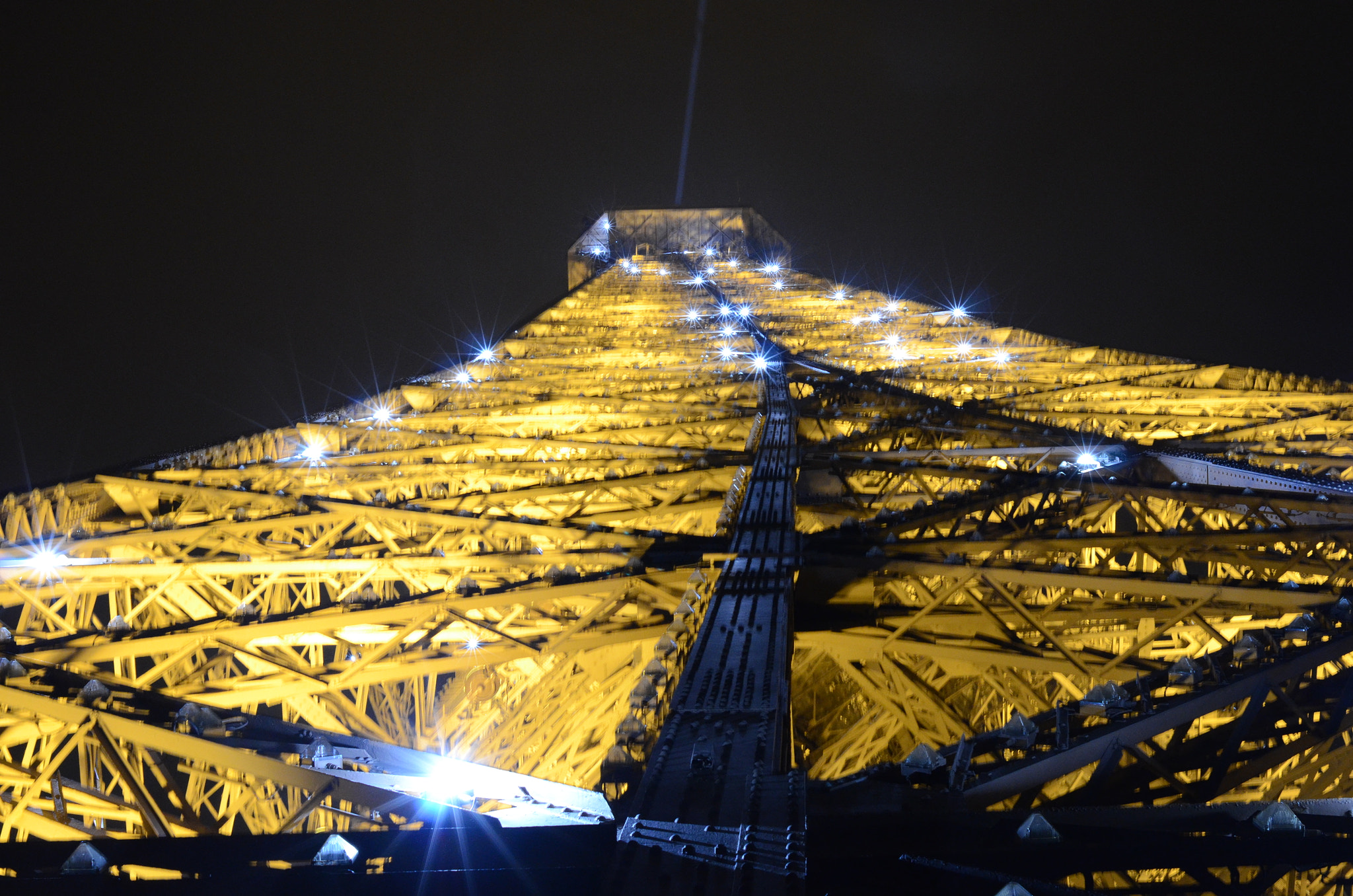 Nikon D7000 + Nikon AF Nikkor 35mm F2D sample photo. Eiffel tower photography