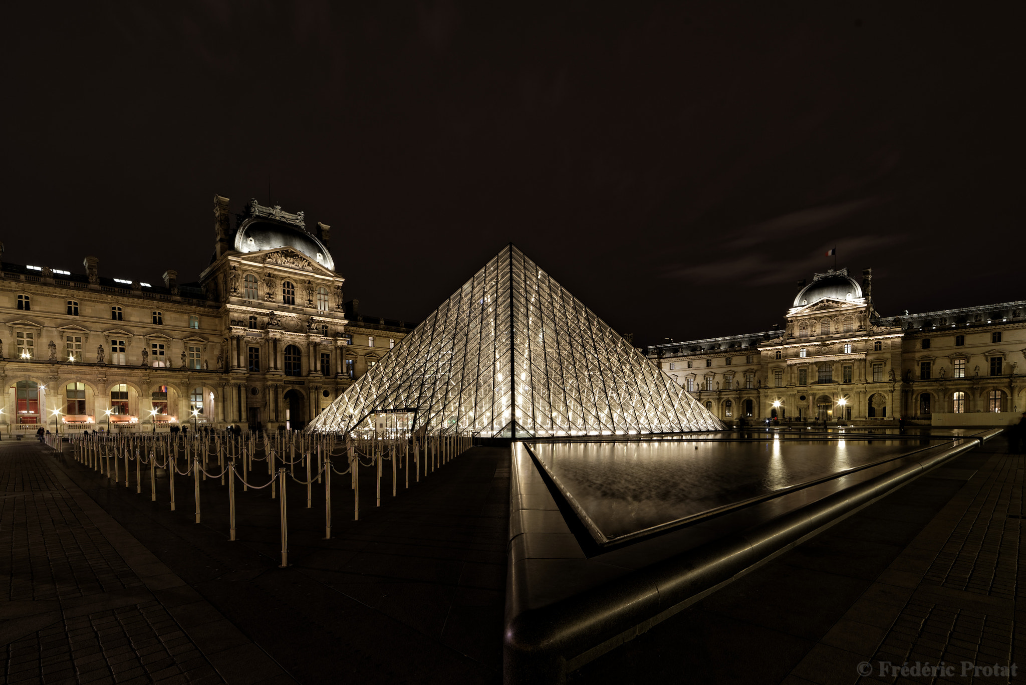 Samyang 14mm F2.8 ED AS IF UMC sample photo. Le louvre by night photography