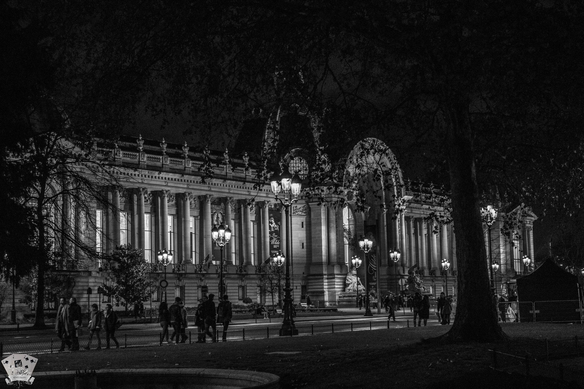 Canon EOS 750D (EOS Rebel T6i / EOS Kiss X8i) + Canon EF-S 18-55mm F3.5-5.6 IS II sample photo. Paris by night photography