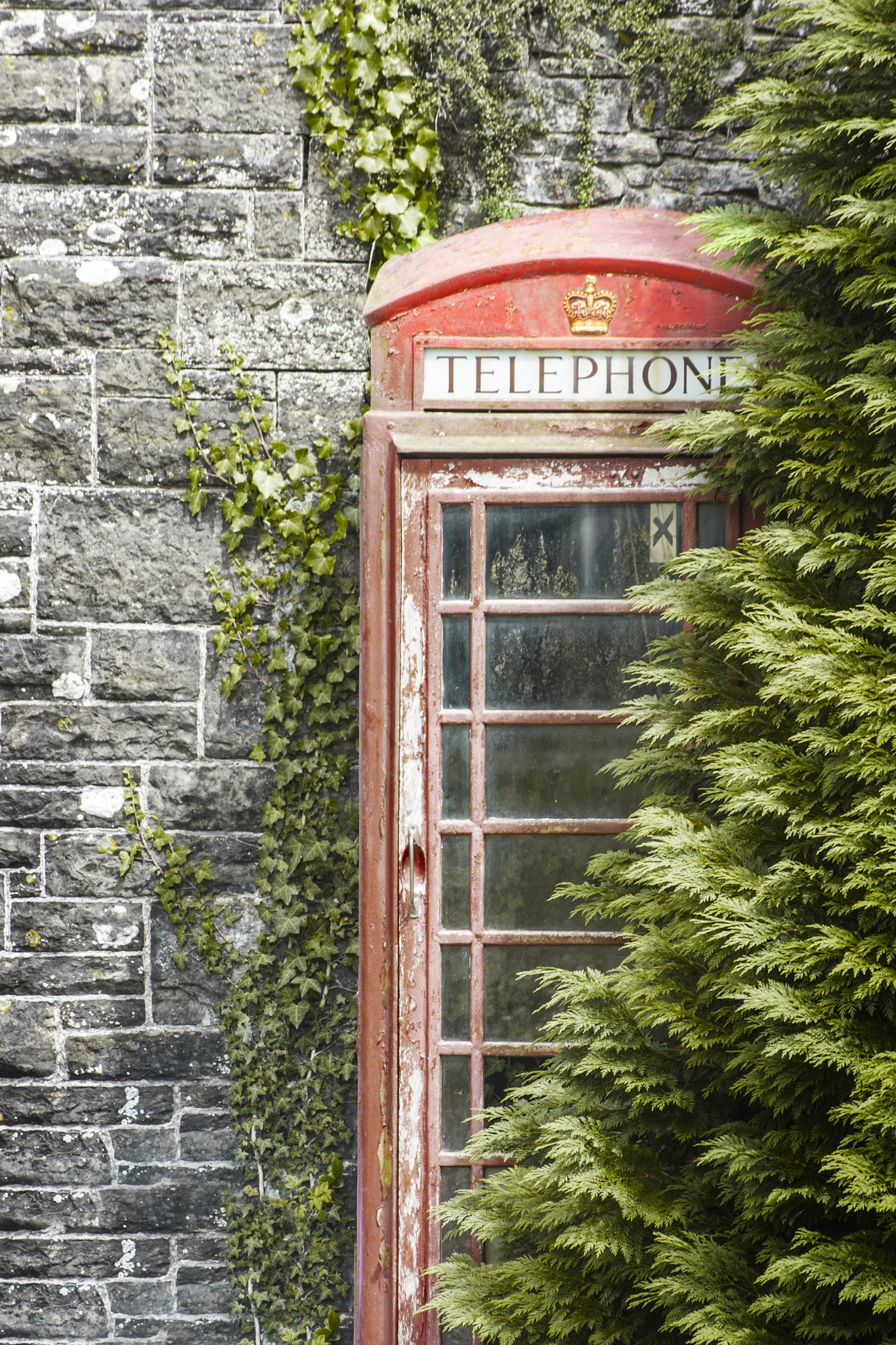 Canon EOS 400D (EOS Digital Rebel XTi / EOS Kiss Digital X) sample photo. An old english telephone box photography