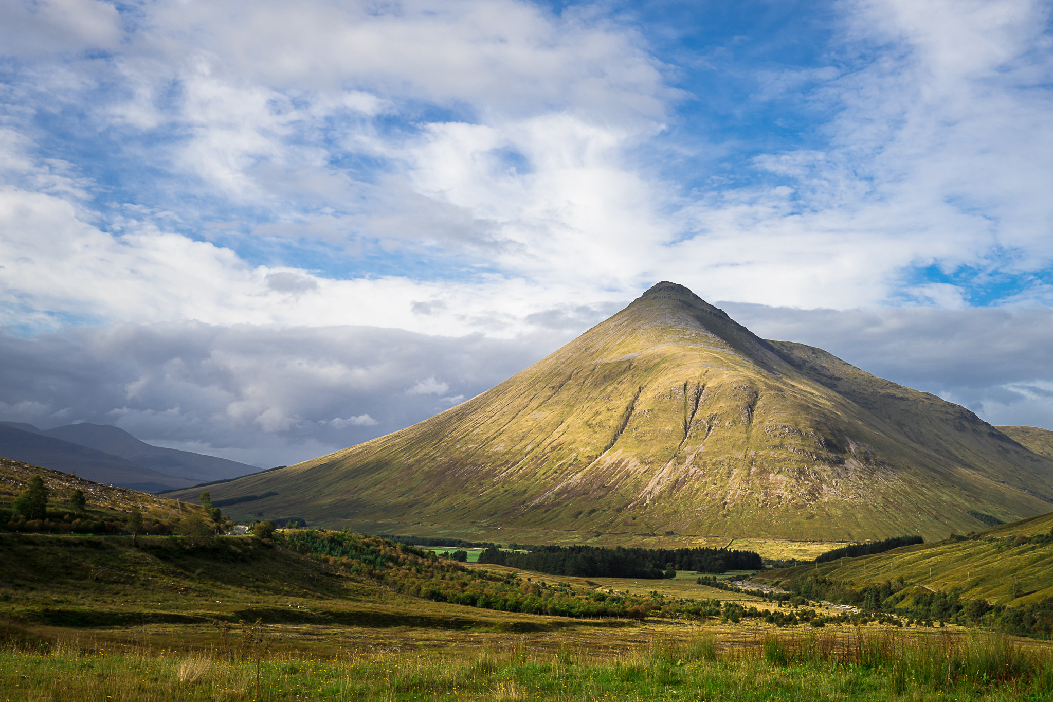 Canon EF 16-35mm F4L IS USM sample photo. The lonely mountain... photography