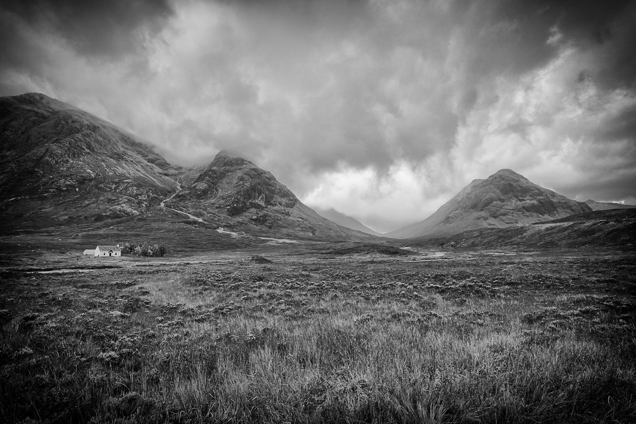 Canon EF 16-35mm F4L IS USM sample photo. Gathering stormclouds photography