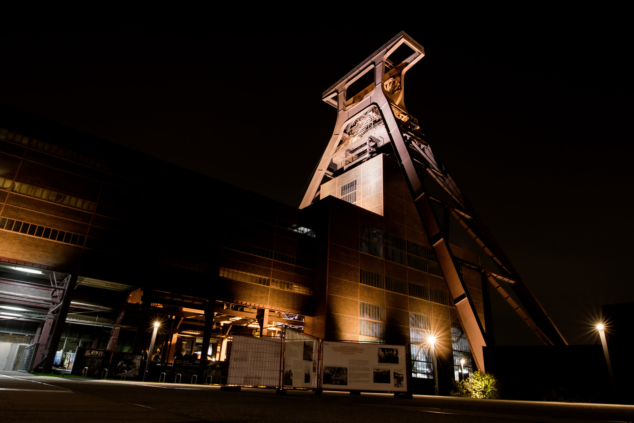 Nikon AF-S Nikkor 14-24mm F2.8G ED sample photo. Shaft tower "zeche zollverein" photography