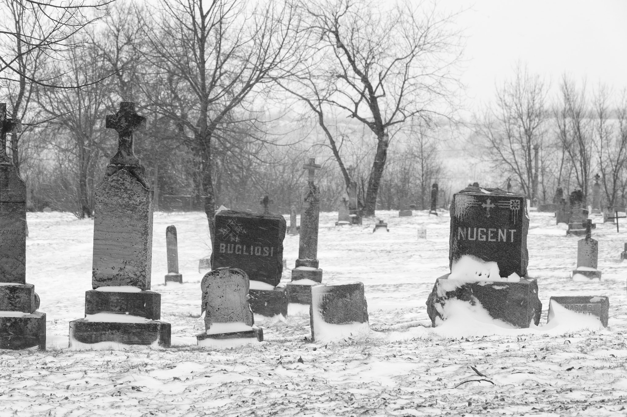 Nikon AF-S Nikkor 70-200mm F2.8G ED VR II sample photo. North hibbing cemetery photography