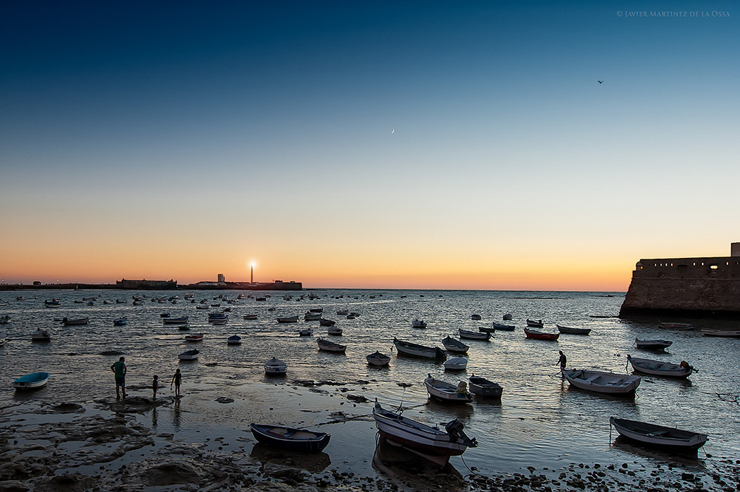 Nikon AF-S Nikkor 14-24mm F2.8G ED sample photo. Mariscando en la caleta photography