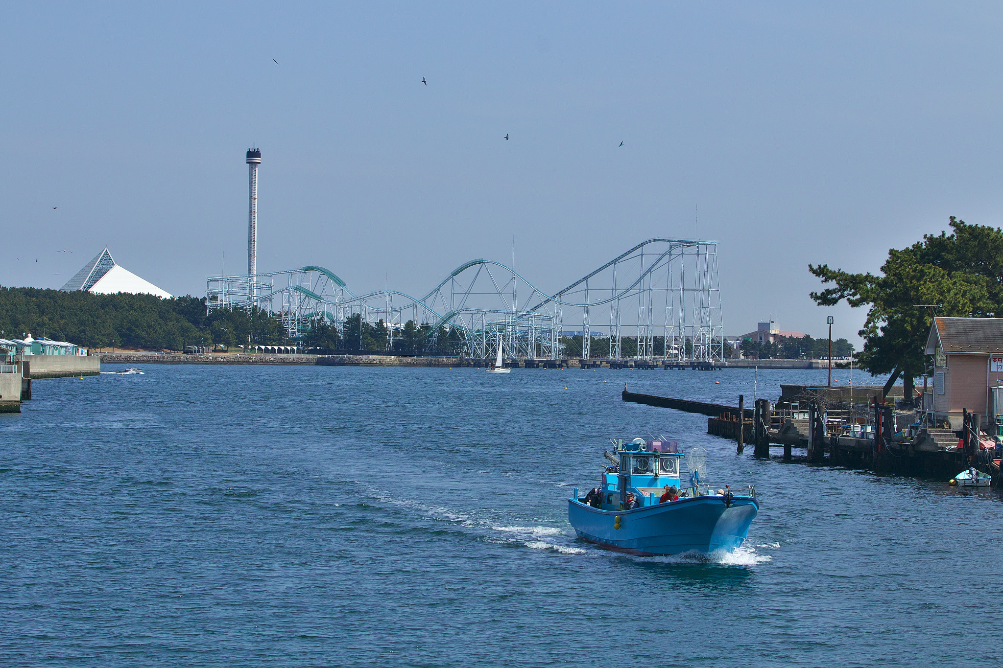 Canon EF 70-200mm F2.8L IS USM sample photo. Seaside walk photography