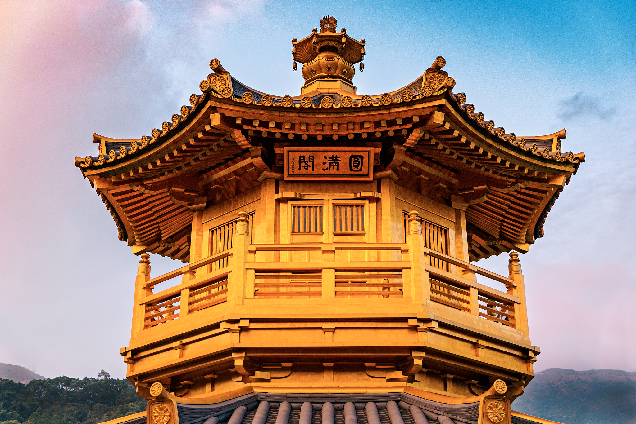 Sony a7S II + Sony Vario Tessar T* FE 24-70mm F4 ZA OSS sample photo. Nan lian garden golden pavillion photography