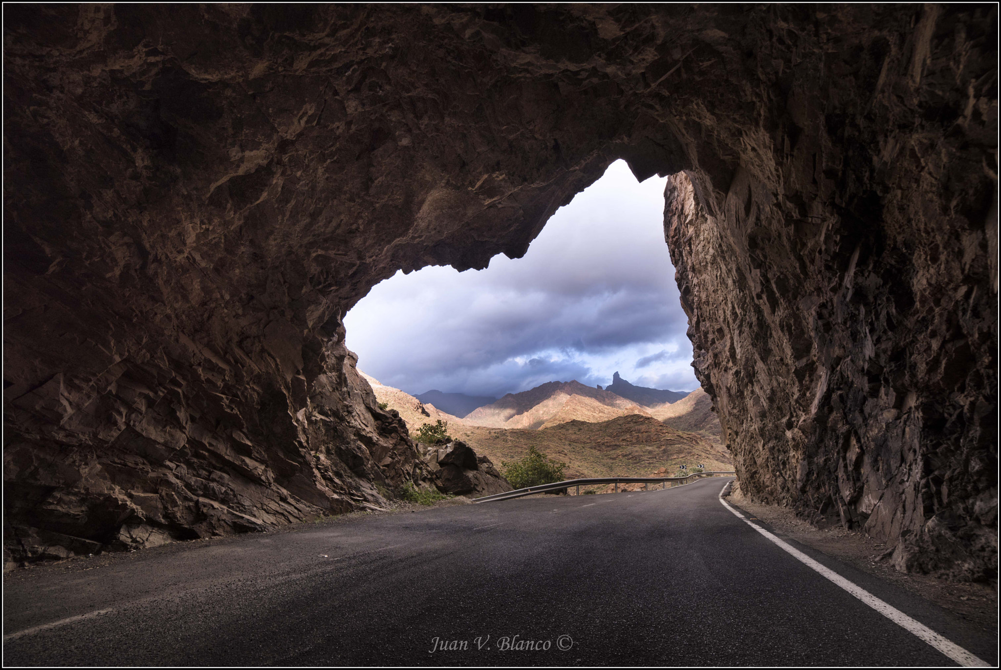 Nikon D750 + Samyang 14mm F2.8 ED AS IF UMC sample photo. Tunnel photography