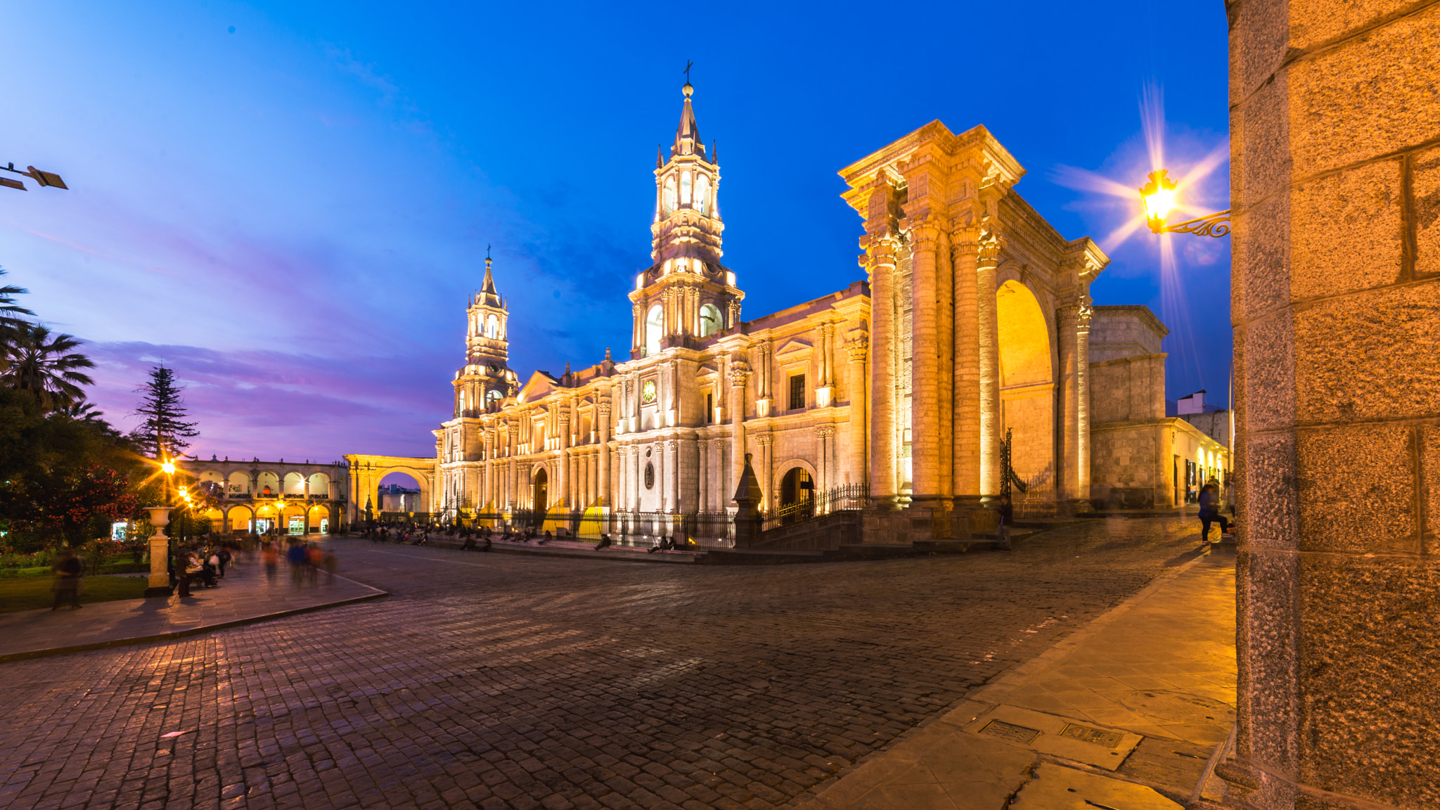 Samyang 14mm F2.8 ED AS IF UMC sample photo. Arequipa, plaza de armas, perù photography