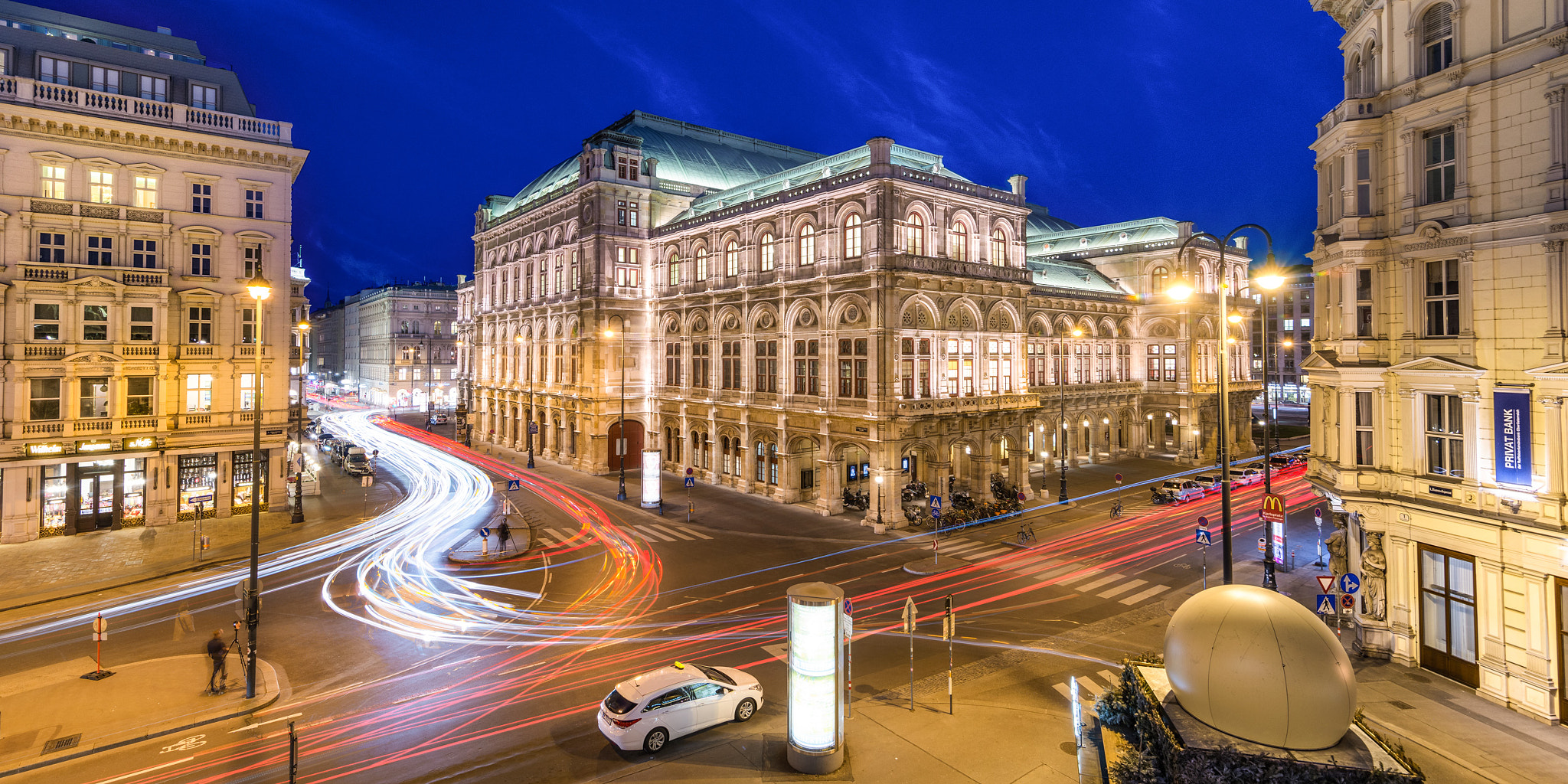 Tokina AT-X 16-28mm F2.8 Pro FX sample photo. Staatsoper photography