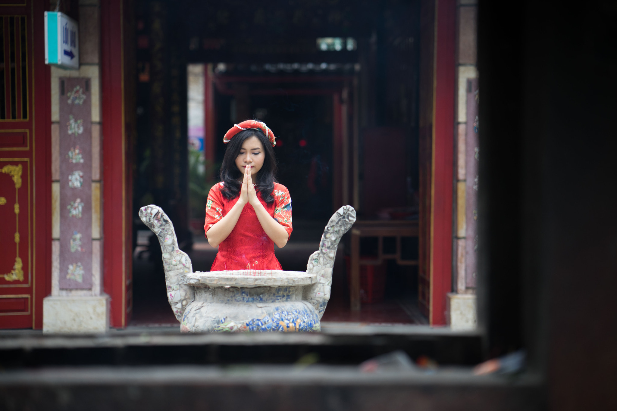 ZEISS Batis 85mm F1.8 sample photo. Red photography