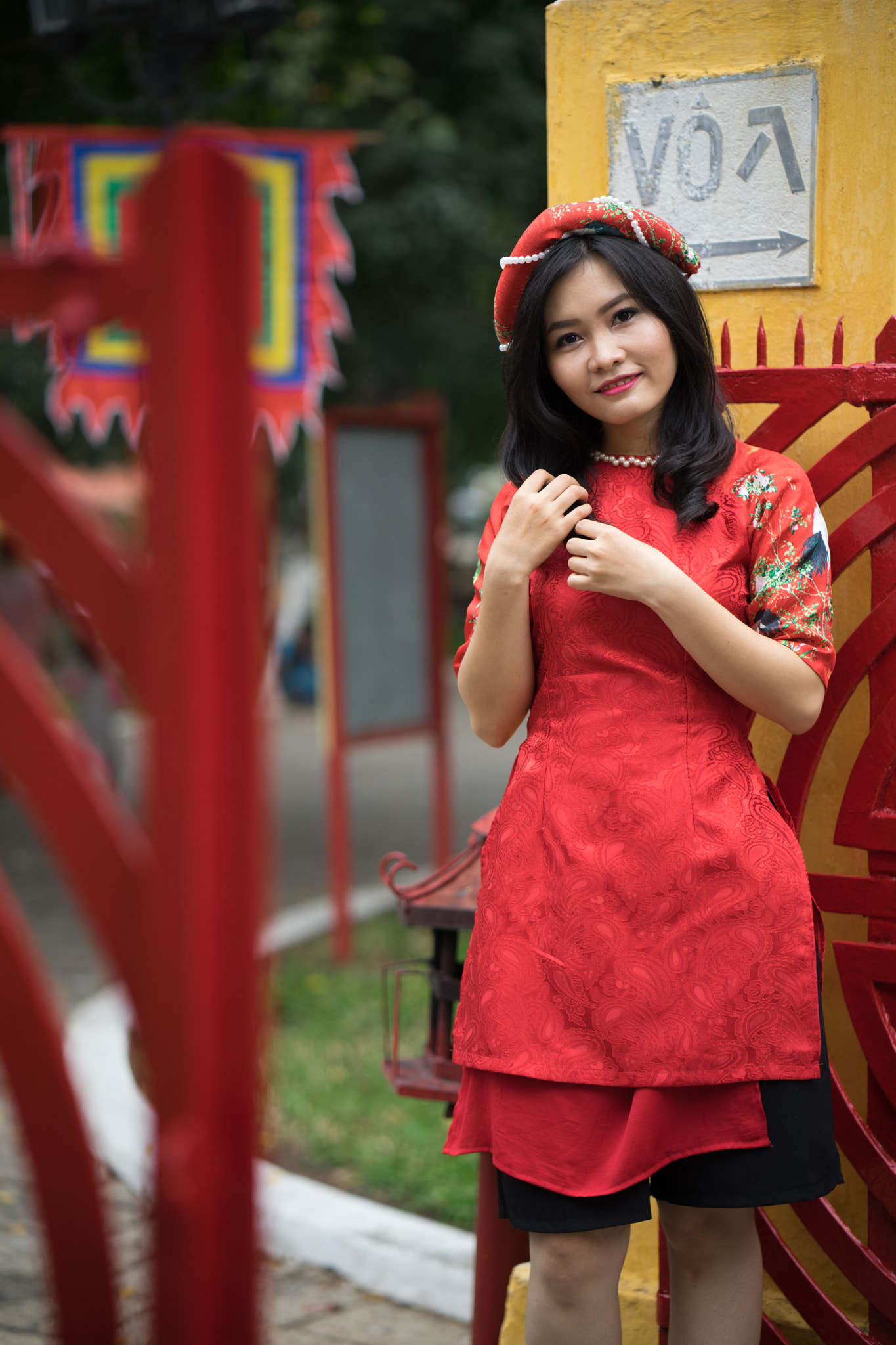ZEISS Batis 85mm F1.8 sample photo. Red photography