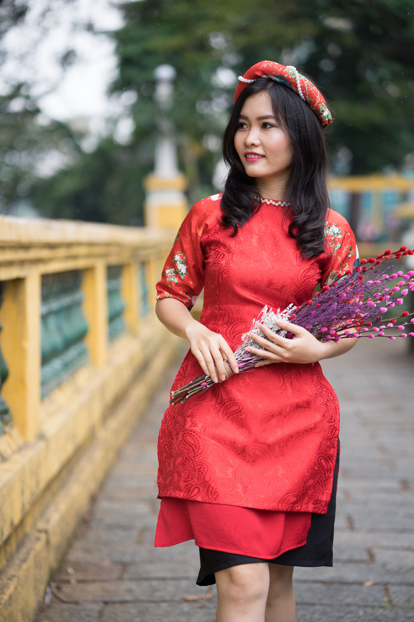 ZEISS Batis 85mm F1.8 sample photo. Red photography