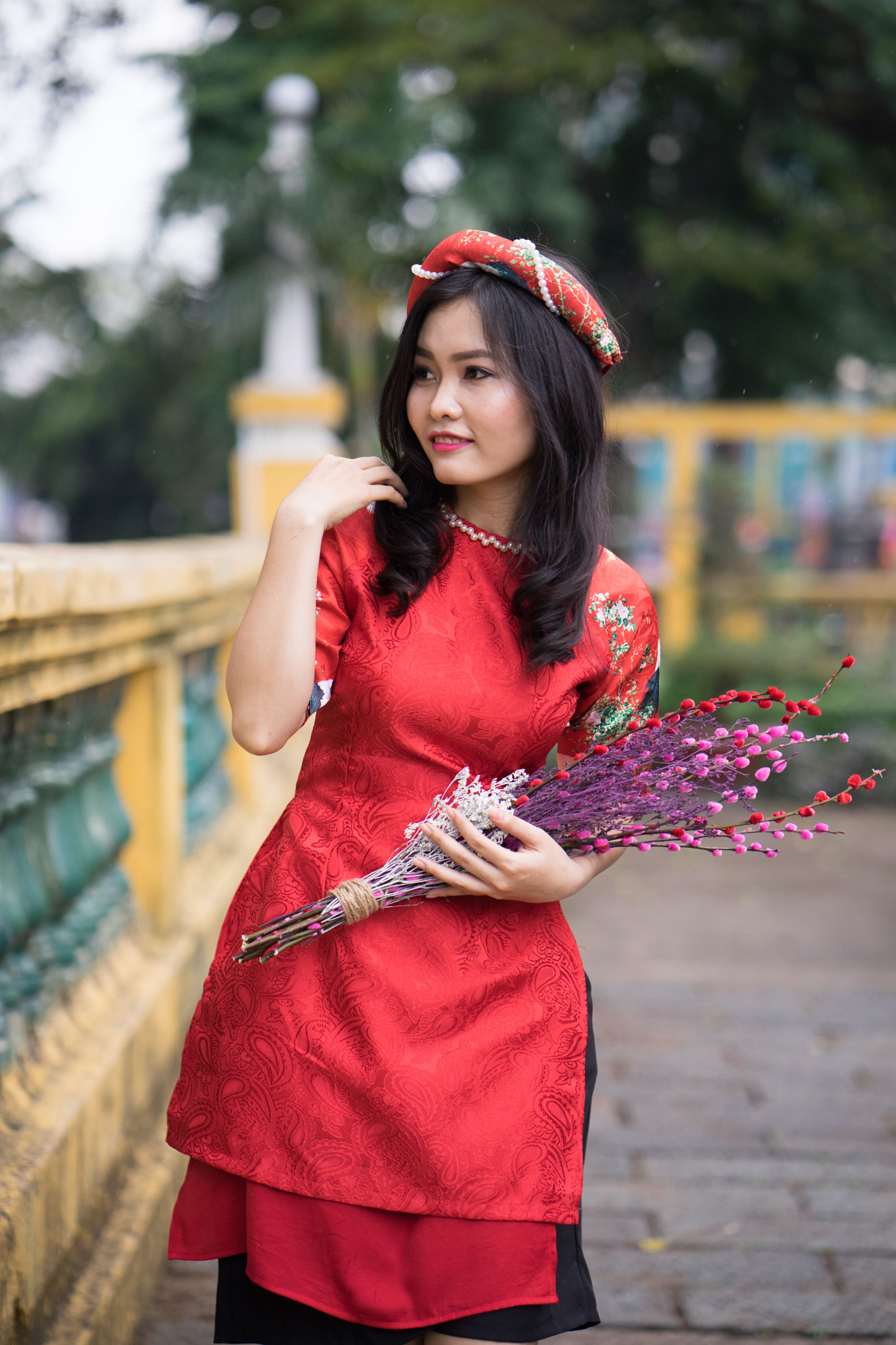 ZEISS Batis 85mm F1.8 sample photo. Red photography