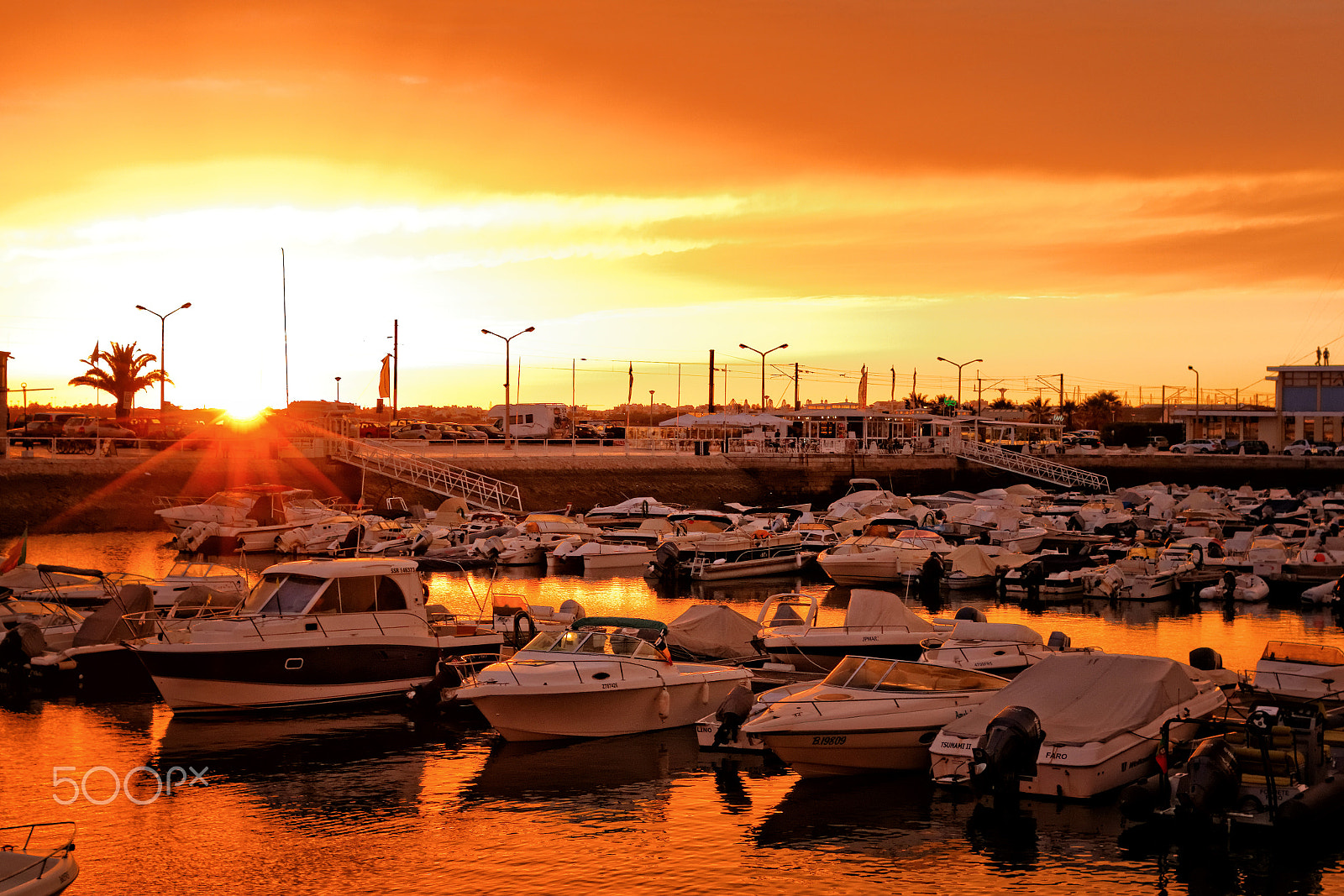 Canon EOS 650D (EOS Rebel T4i / EOS Kiss X6i) + Canon EF 40mm F2.8 STM sample photo. Faro blanco marina, portugal photography