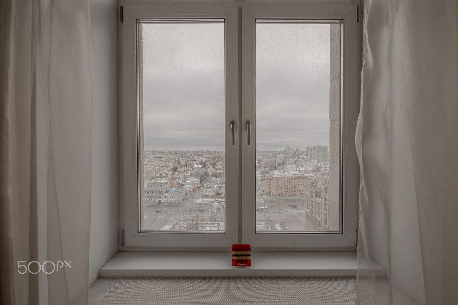 HD PENTAX-D FA 15-30mm F2.8 ED SDM WR sample photo. Cloudy moscow through the window photography