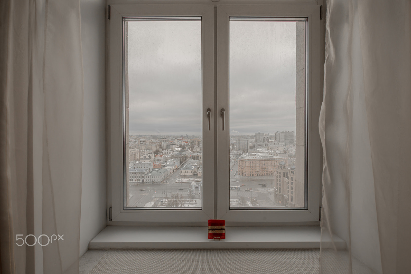 Pentax K-1 + HD PENTAX-D FA 15-30mm F2.8 ED SDM WR sample photo. Cloudy moscow through the window photography