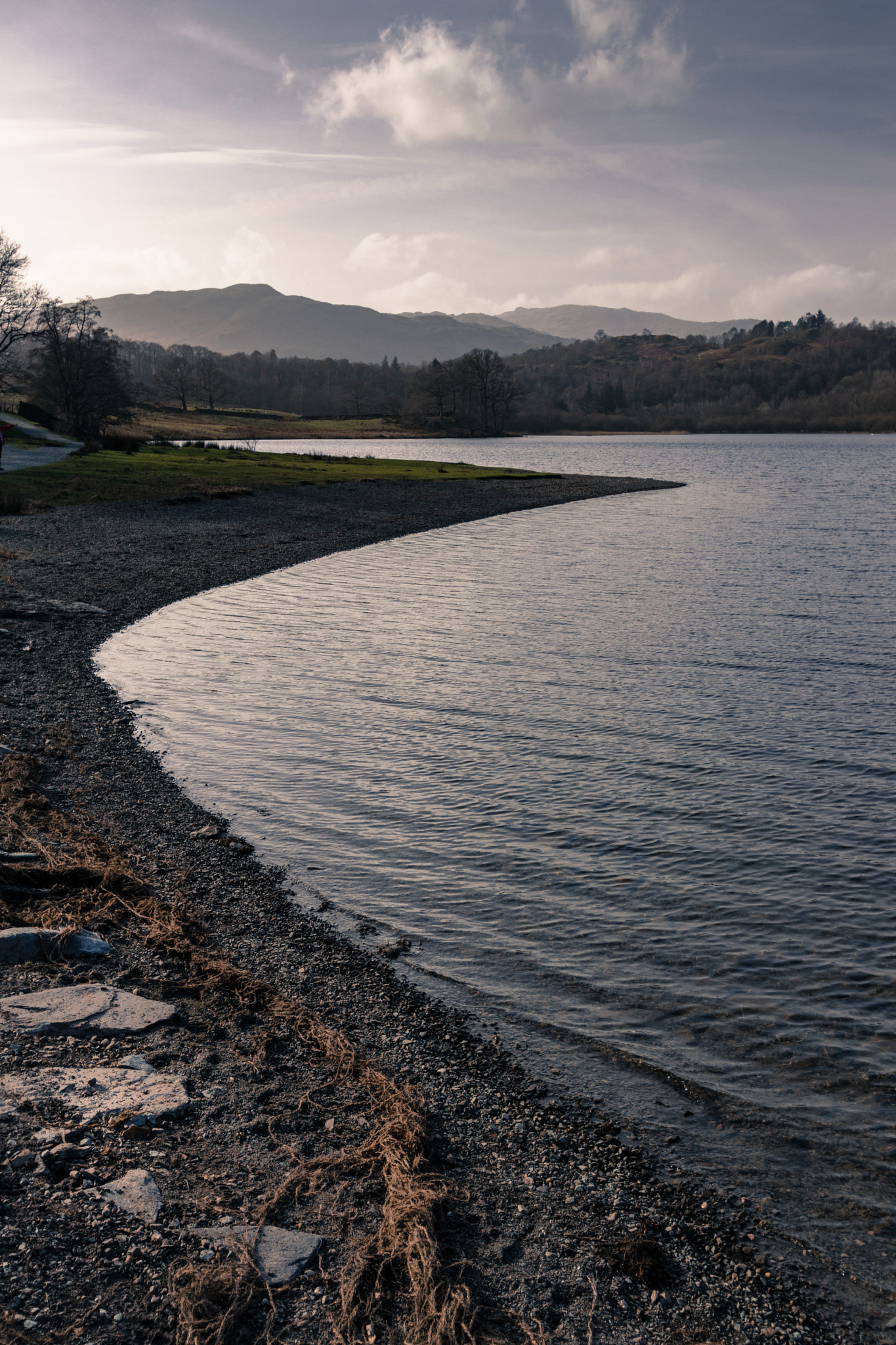 Canon EF-S 10-22mm F3.5-4.5 USM sample photo. Sweep of the lakeside photography