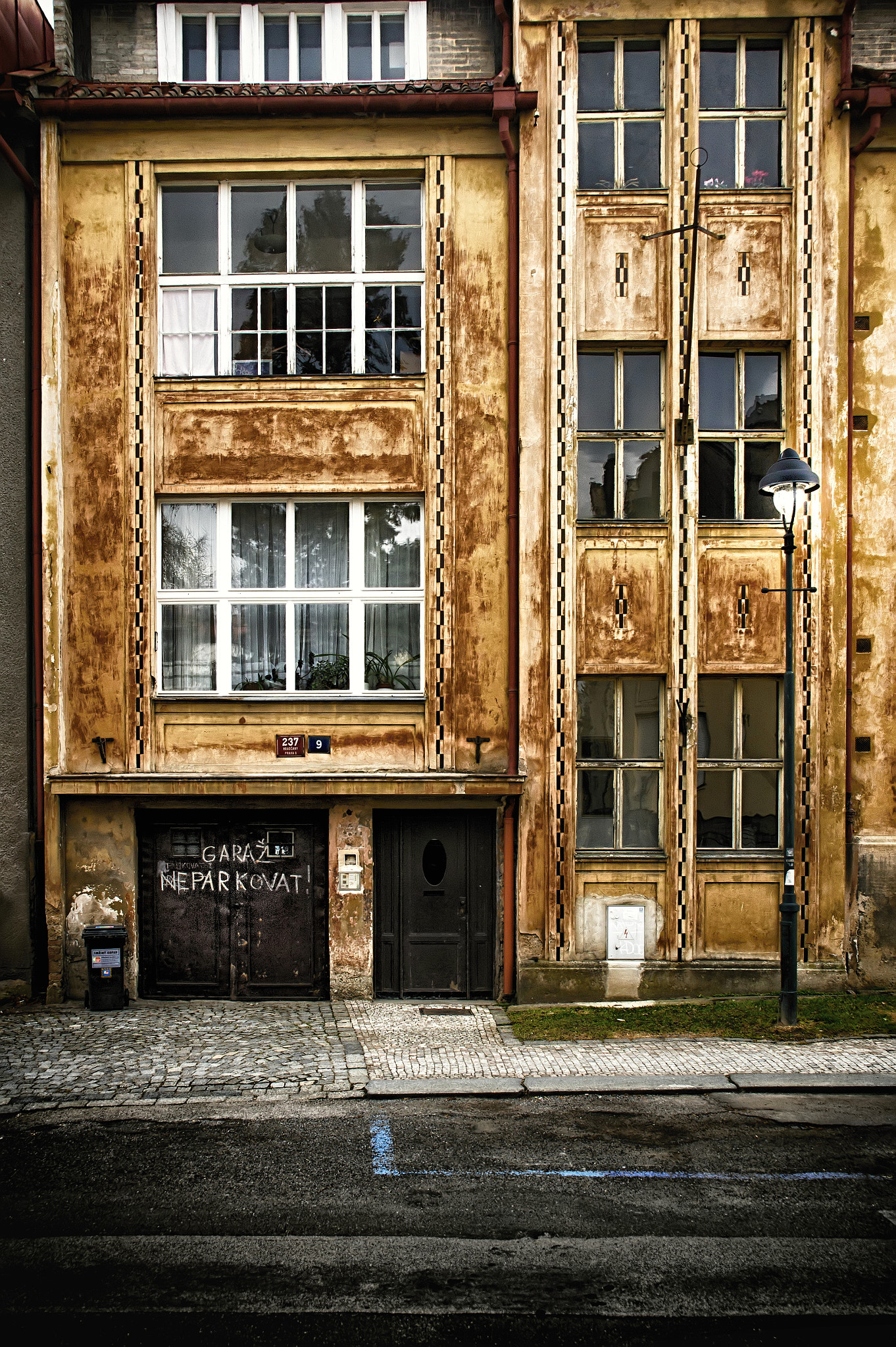 Sony SLT-A77 sample photo. Prague streets photography