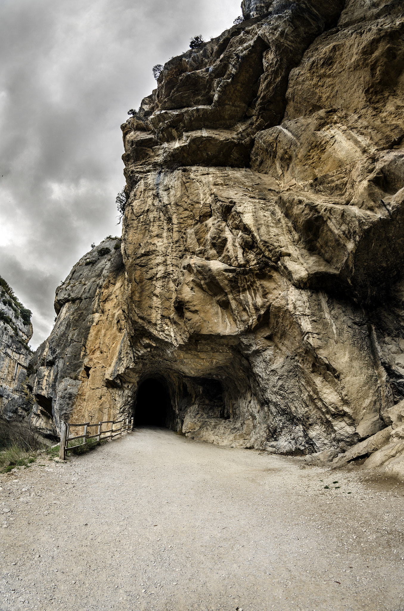 Nikon D7000 + Samyang 8mm F3.5 Aspherical IF MC Fisheye sample photo. Canyon lumbier photography