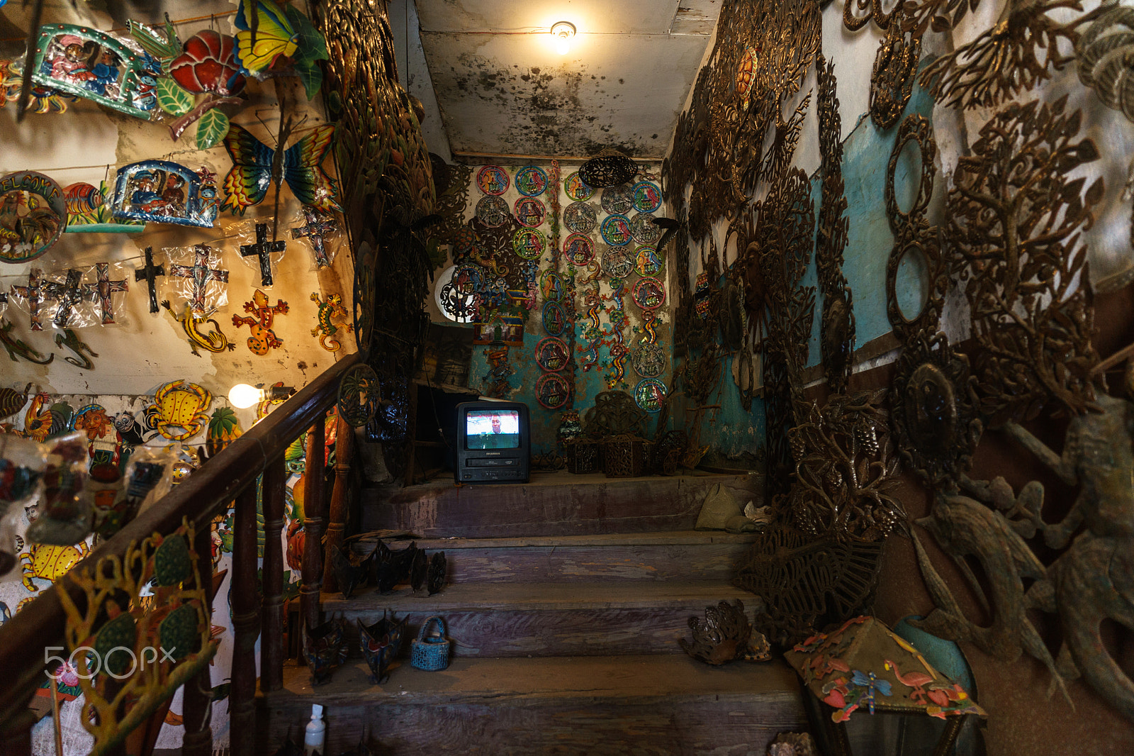 ZEISS Batis 18mm F2.8 sample photo. Gift shop photography