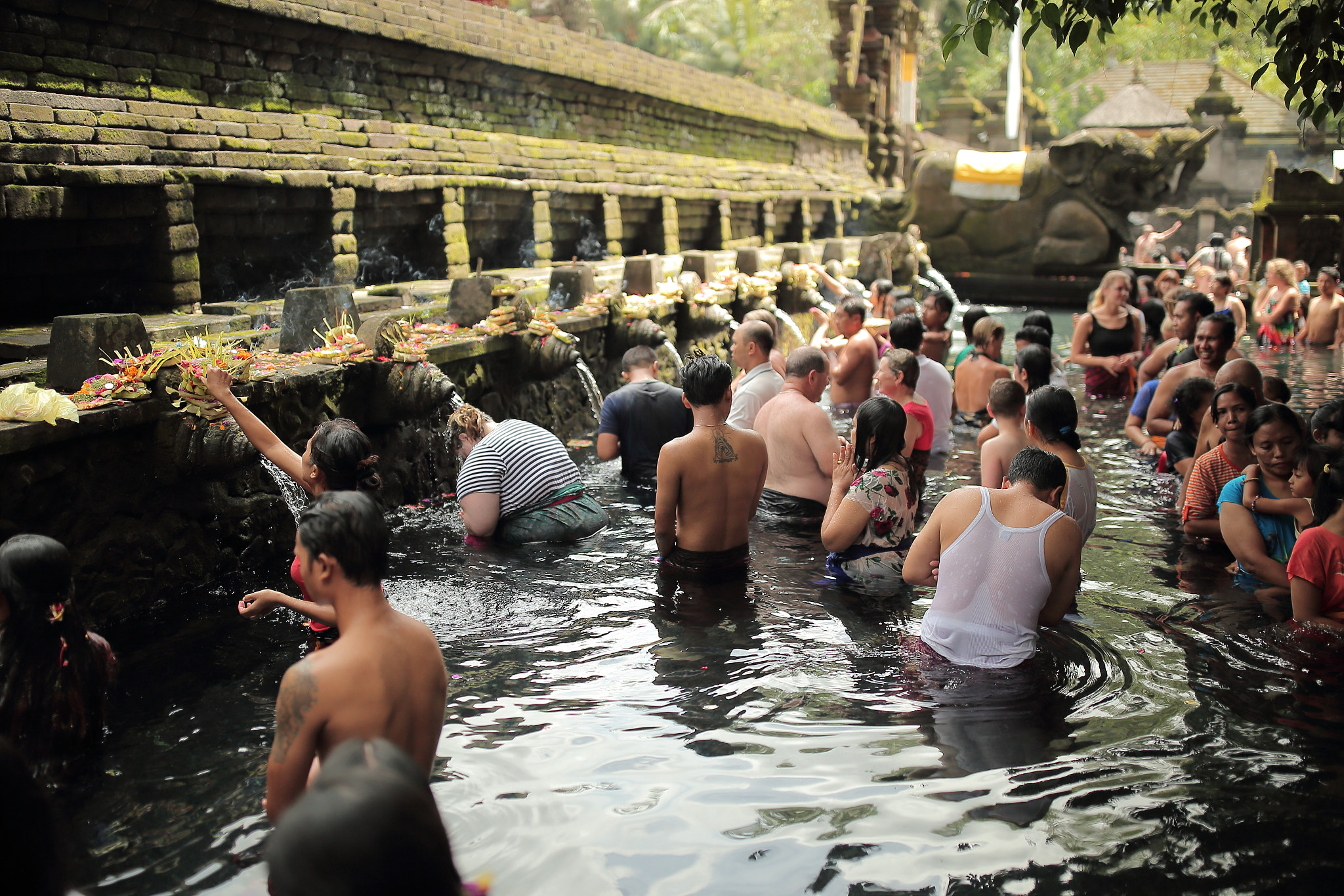 Canon EOS 6D + Canon EF 35mm F1.4L II USM sample photo. Bali holy fountain photography