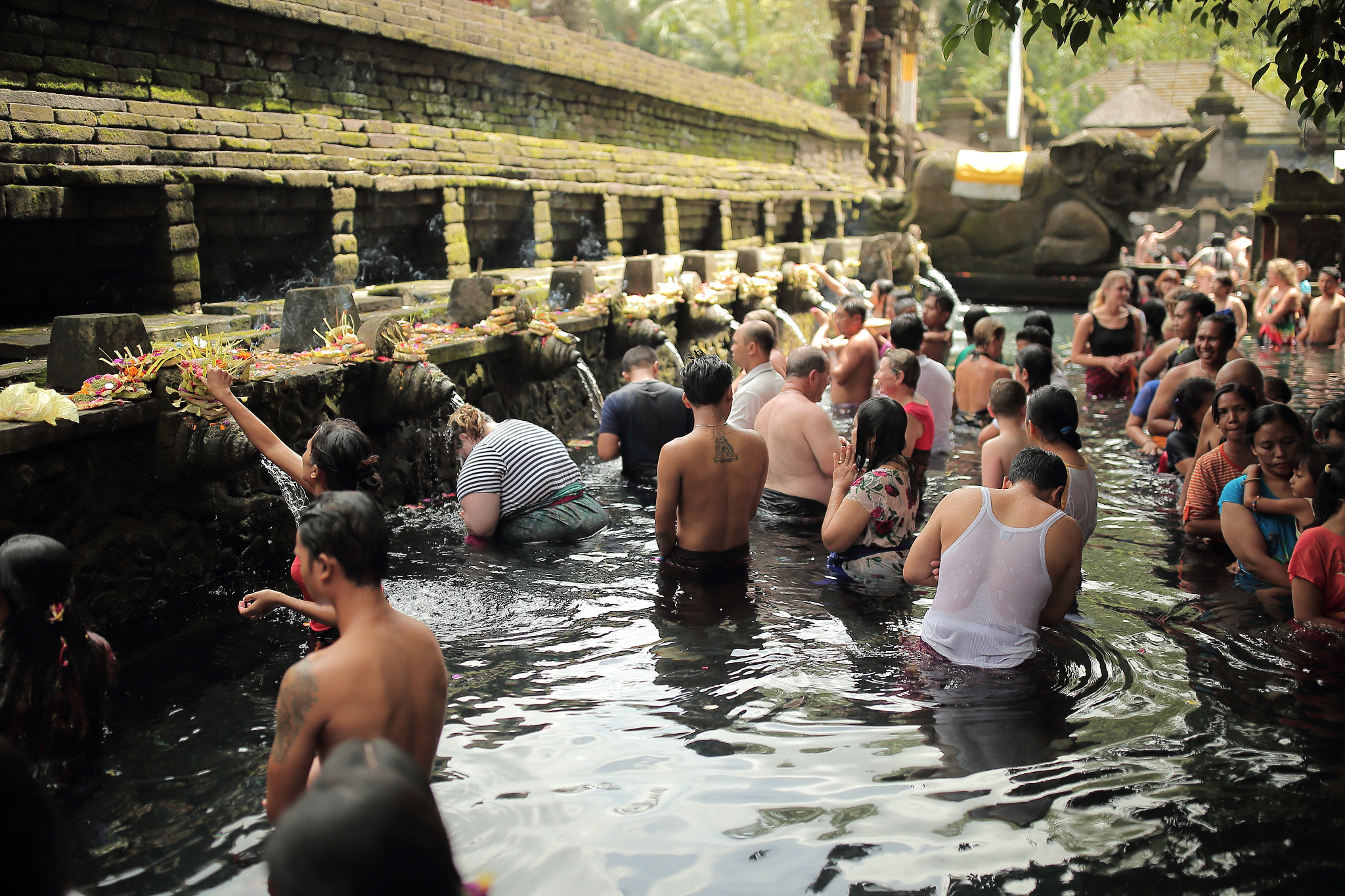 Canon EF 35mm F1.4L II USM sample photo. Bali holy fountain photography