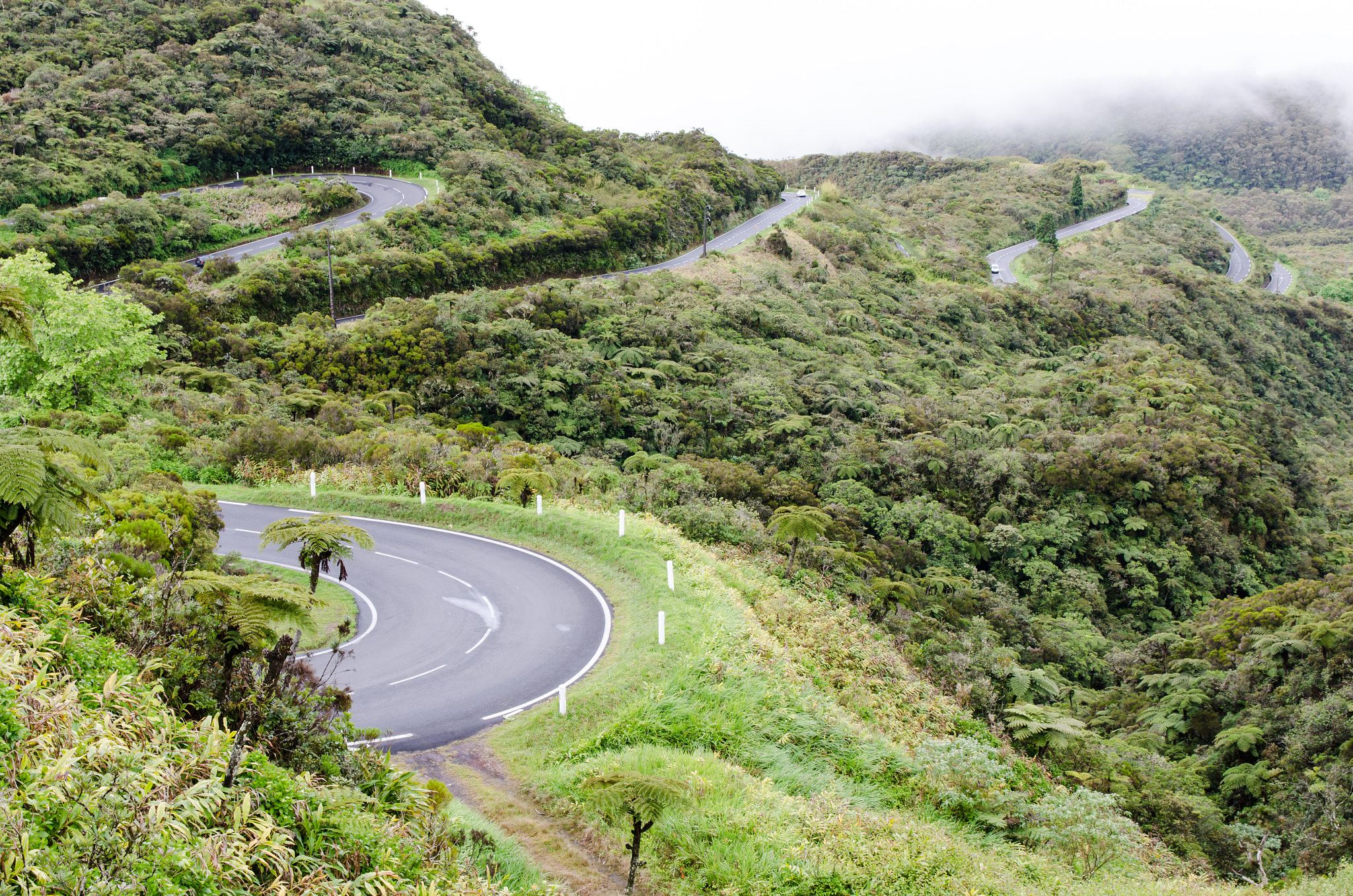 Nikon D7000 + Sigma 17-70mm F2.8-4 DC Macro OS HSM | C sample photo. Route de montagne, la réunion photography