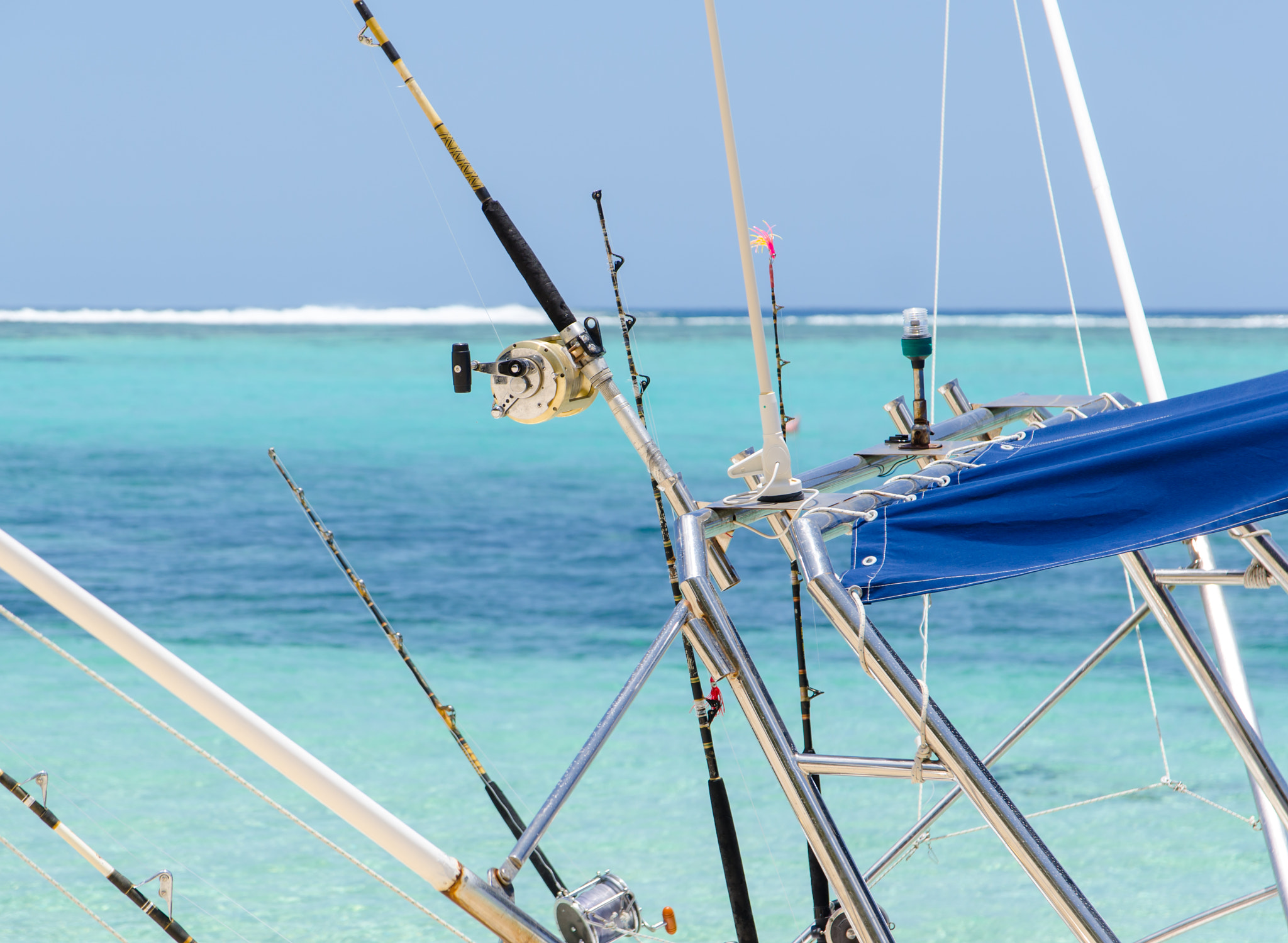 Nikon D7000 + Sigma 17-70mm F2.8-4 DC Macro OS HSM | C sample photo. Bateau de pêchele morne, maurice photography