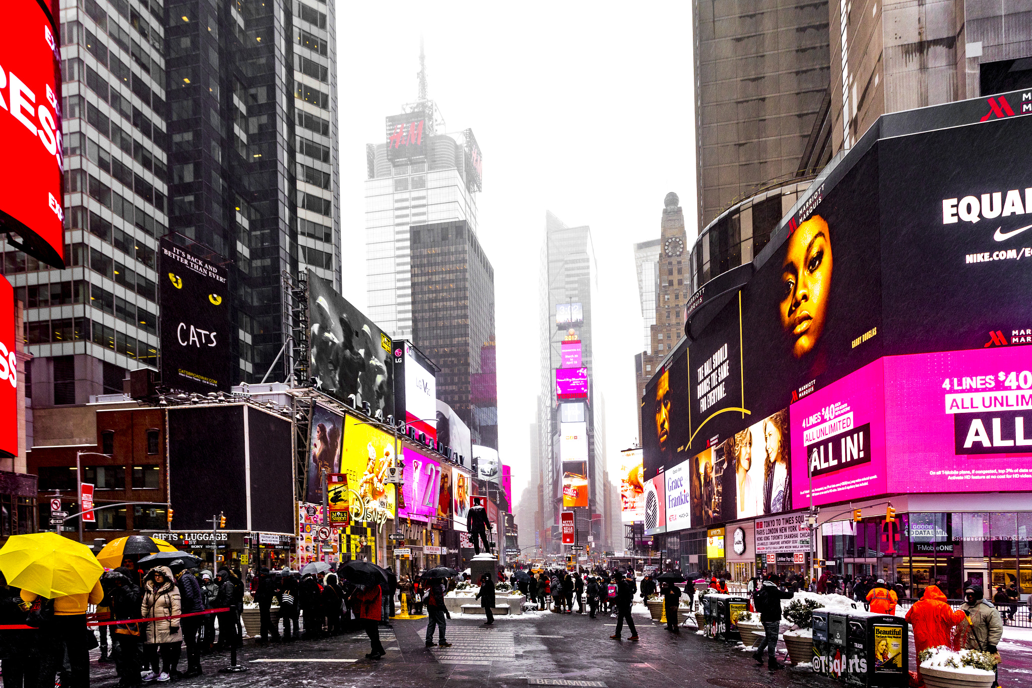 Canon EF 17-40mm F4L USM sample photo. Times square photography