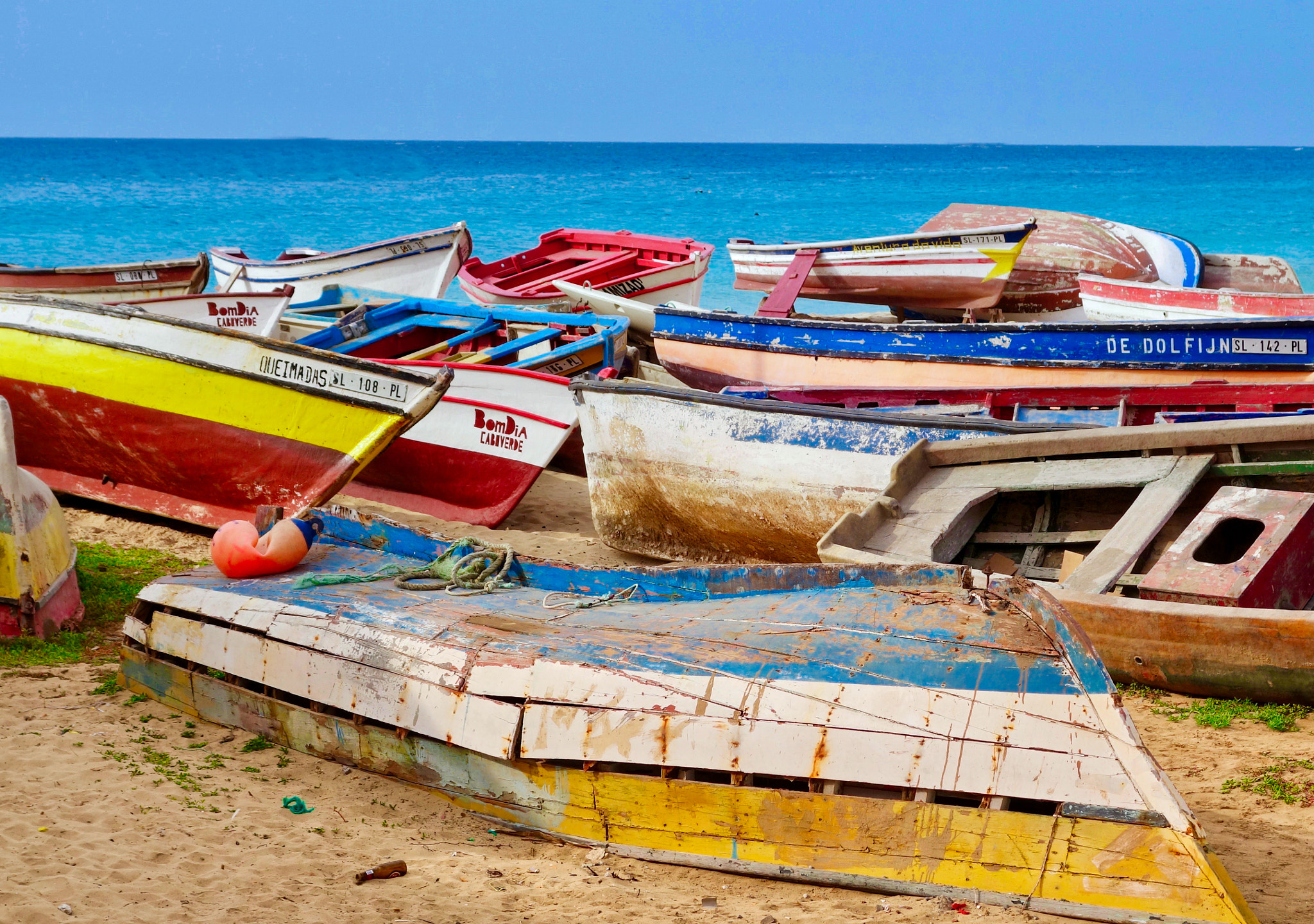 Sony Cyber-shot DSC-RX100 II + Sony 28-100mm F1.8-4.9 sample photo. A boat graveyard photography