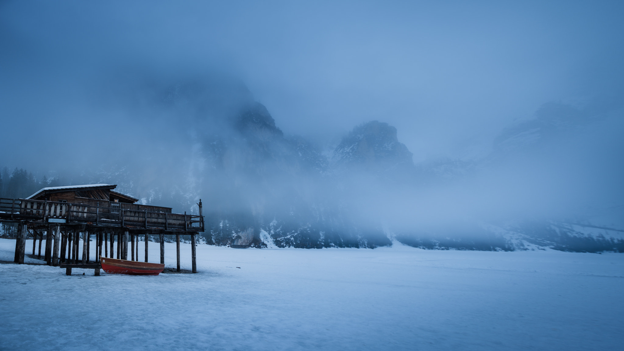 Fujifilm X-T2 + Fujifilm XF 18-135mm F3.5-5.6 R LM OIS WR sample photo. Another face of lago di braies photography