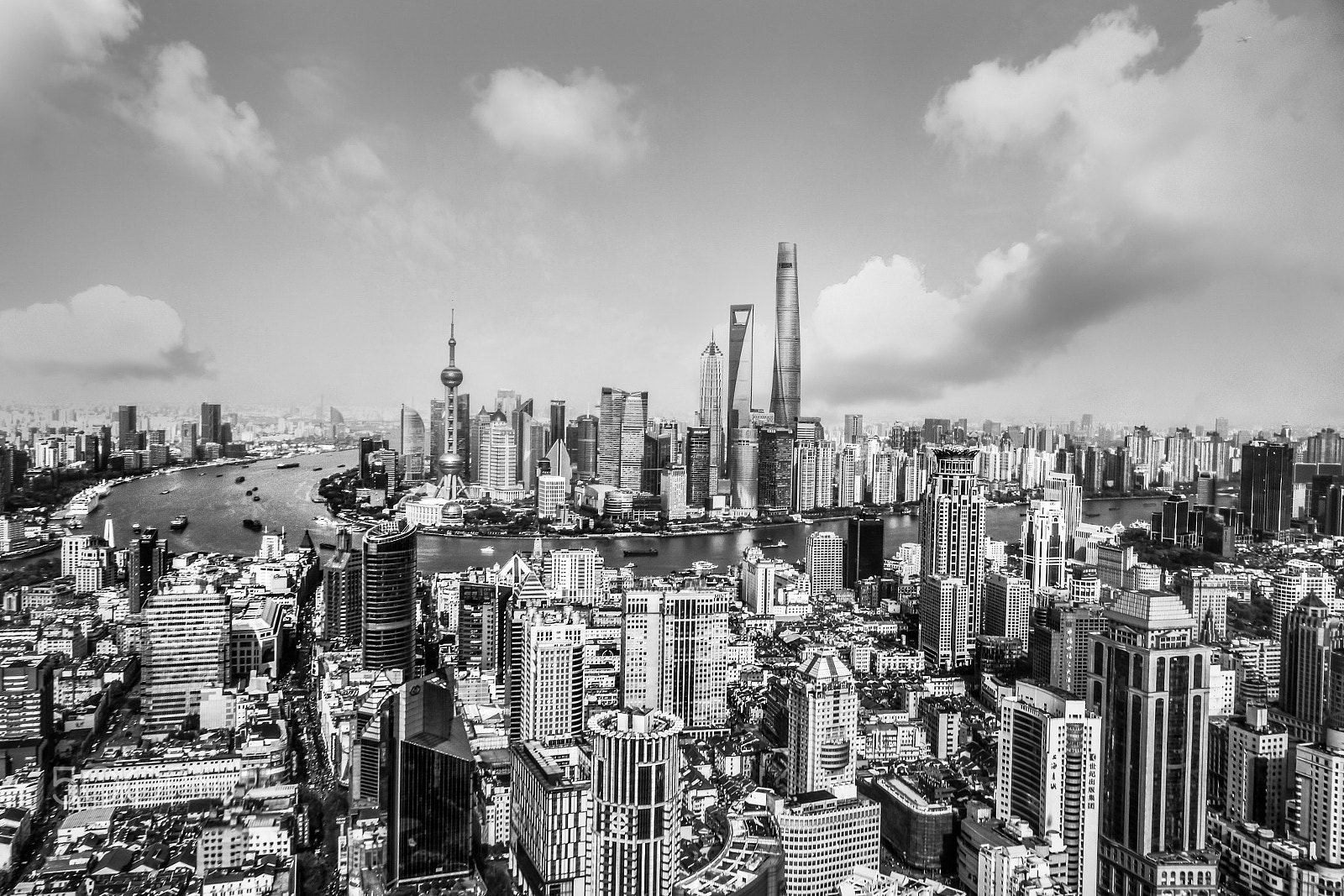 Canon EOS 7D Mark II + Sigma 10-20mm F4-5.6 EX DC HSM sample photo. Shanghai city bund photography