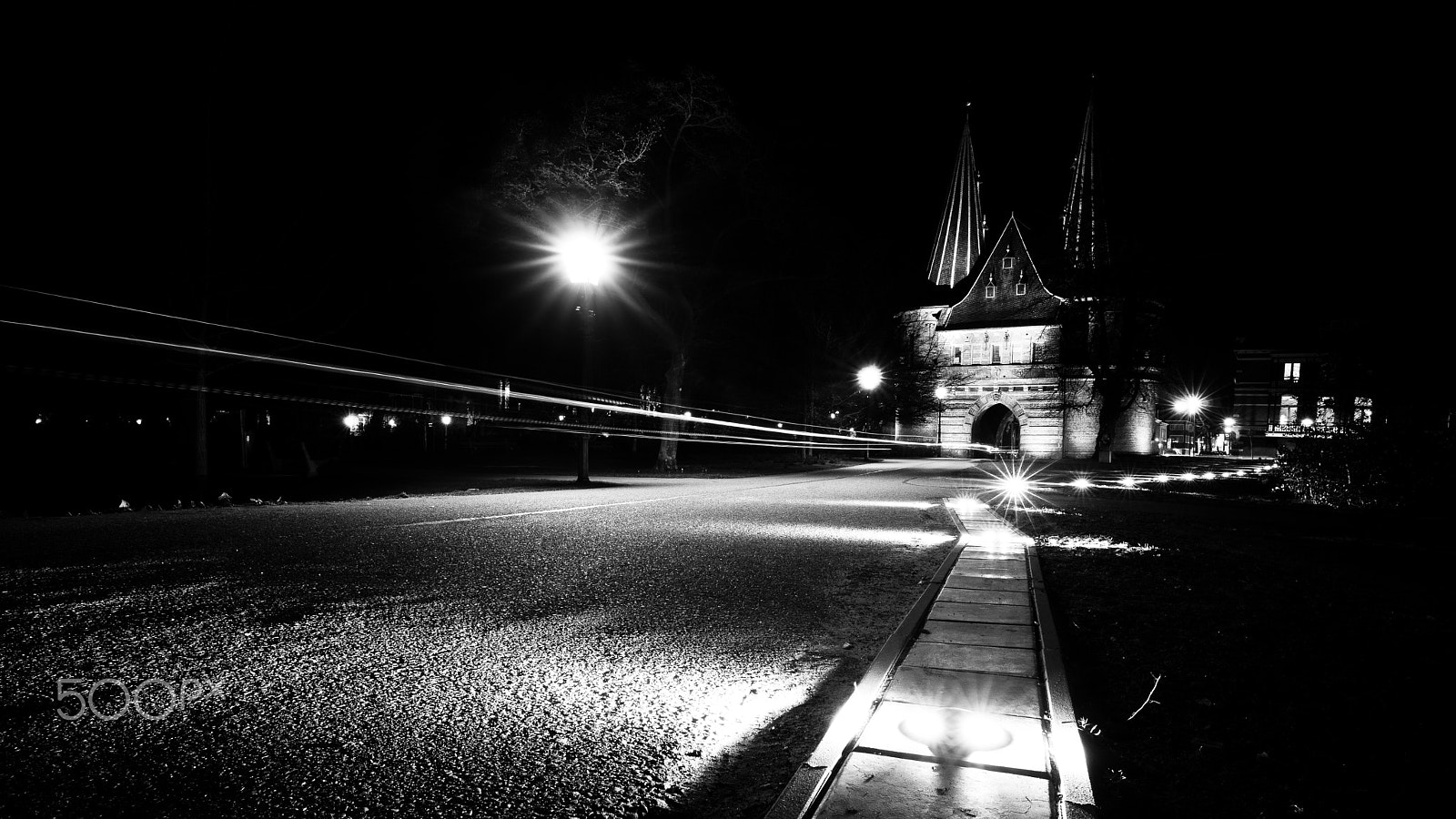 Sony Alpha DSLR-A900 + Sony Vario-Sonnar T* 16-35mm F2.8 ZA SSM sample photo. Atmospheric night photo of the old city gate cellebroederspoort photography