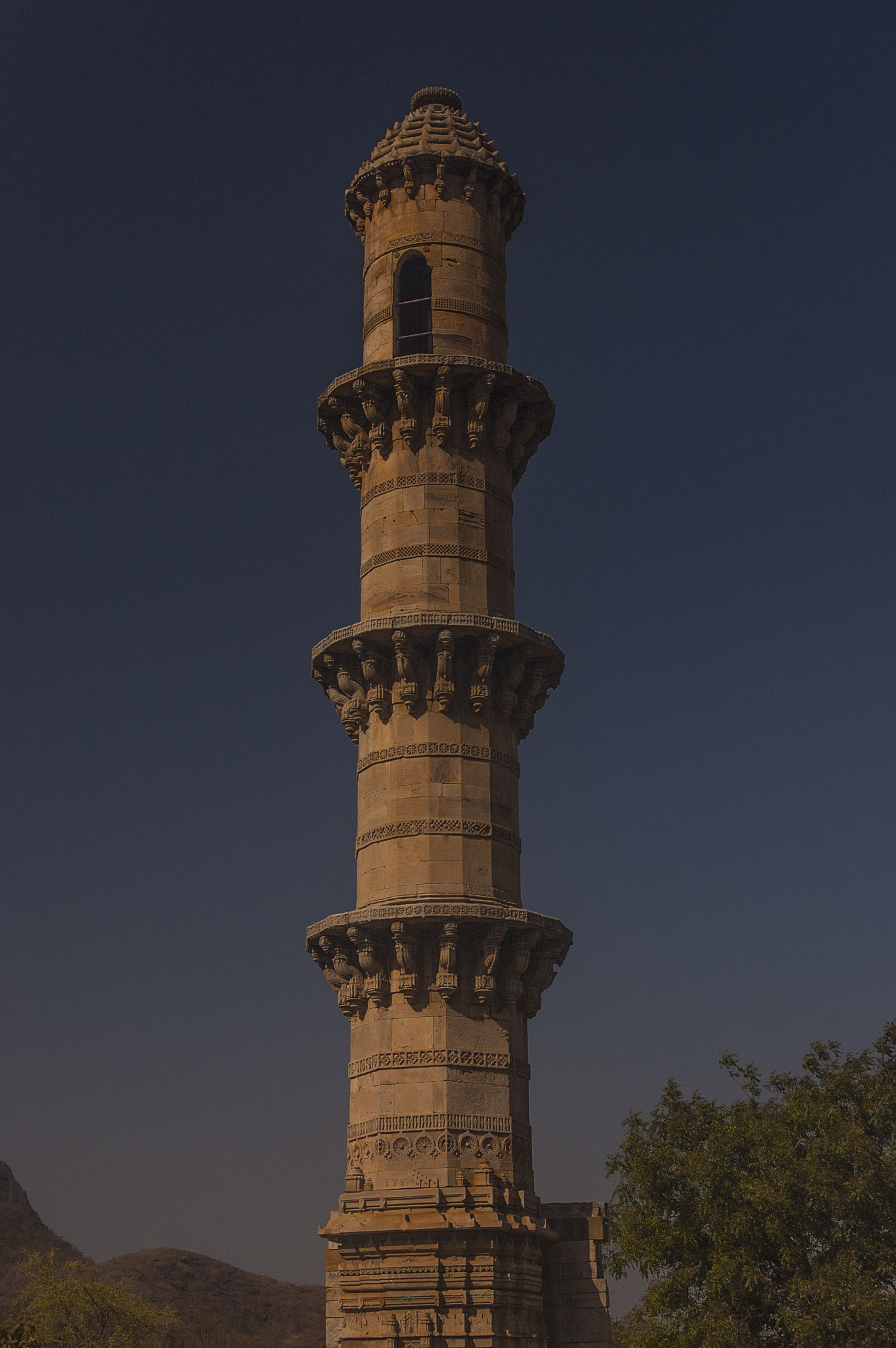 Nikon D40 + Nikon AF-S DX Nikkor 35mm F1.8G sample photo. Ek minar ki masjid at champaner, gujarat, india photography