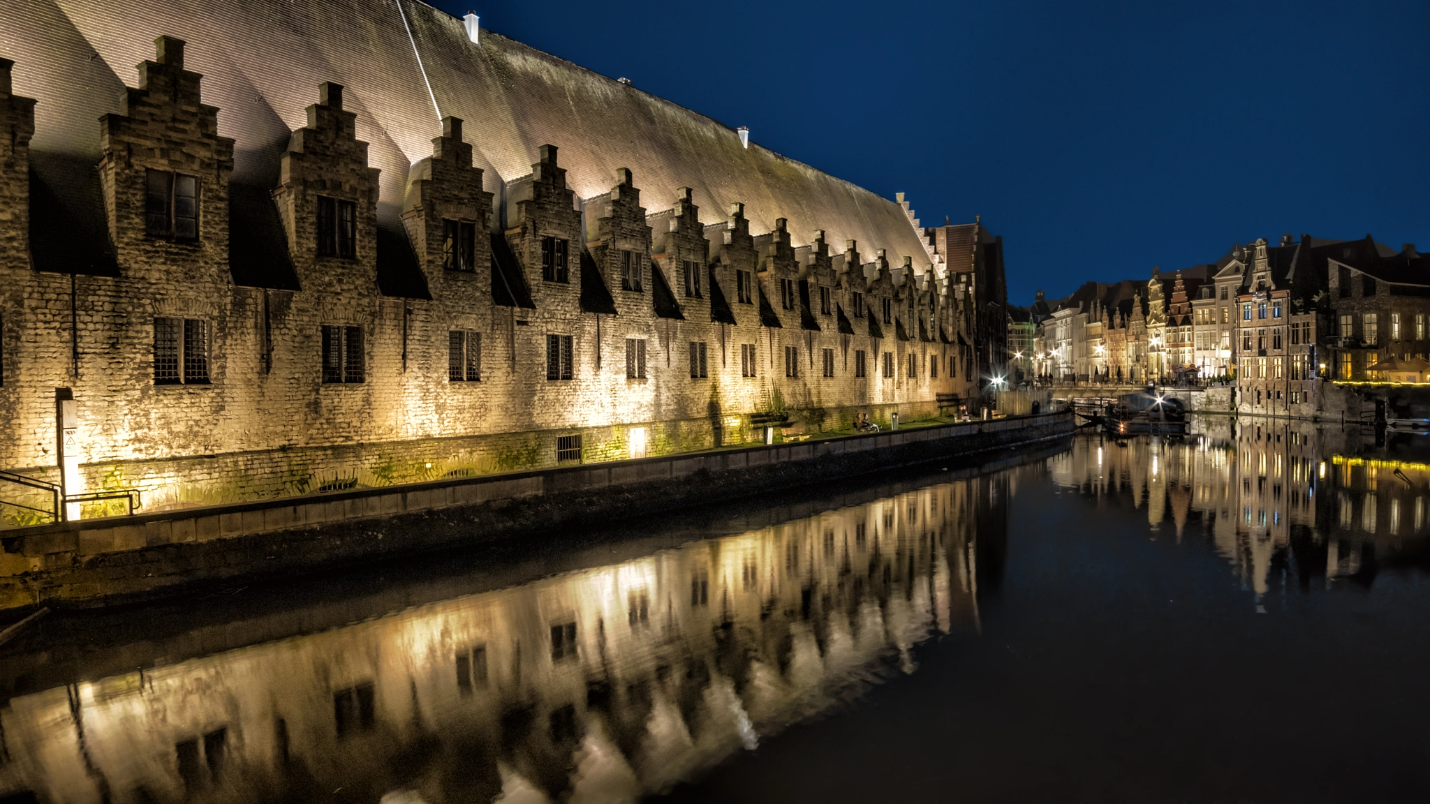 Samyang 14mm F2.8 ED AS IF UMC sample photo. Blue hour gent photography