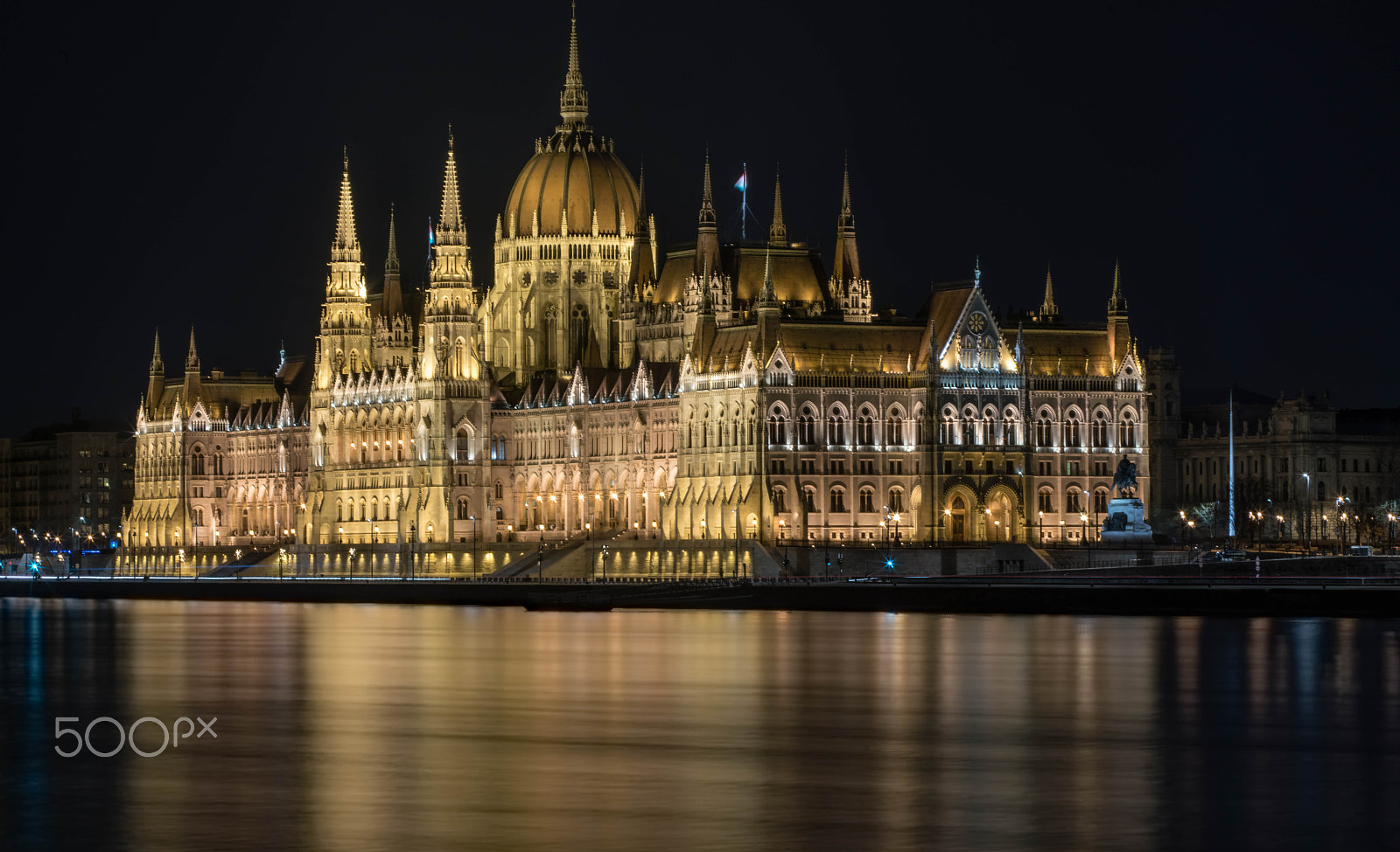 Canon EF 70-200mm F2.8L IS II USM sample photo. Glowing parliament photography