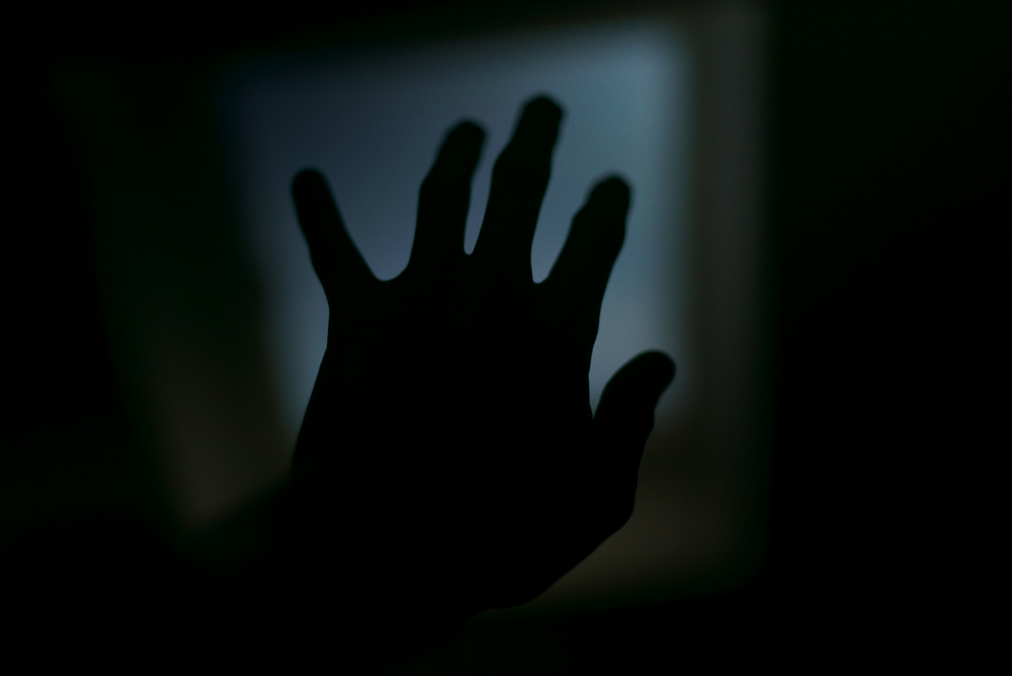 Sony a7S II + Sony Distagon T* FE 35mm F1.4 ZA sample photo. Dark hand photography
