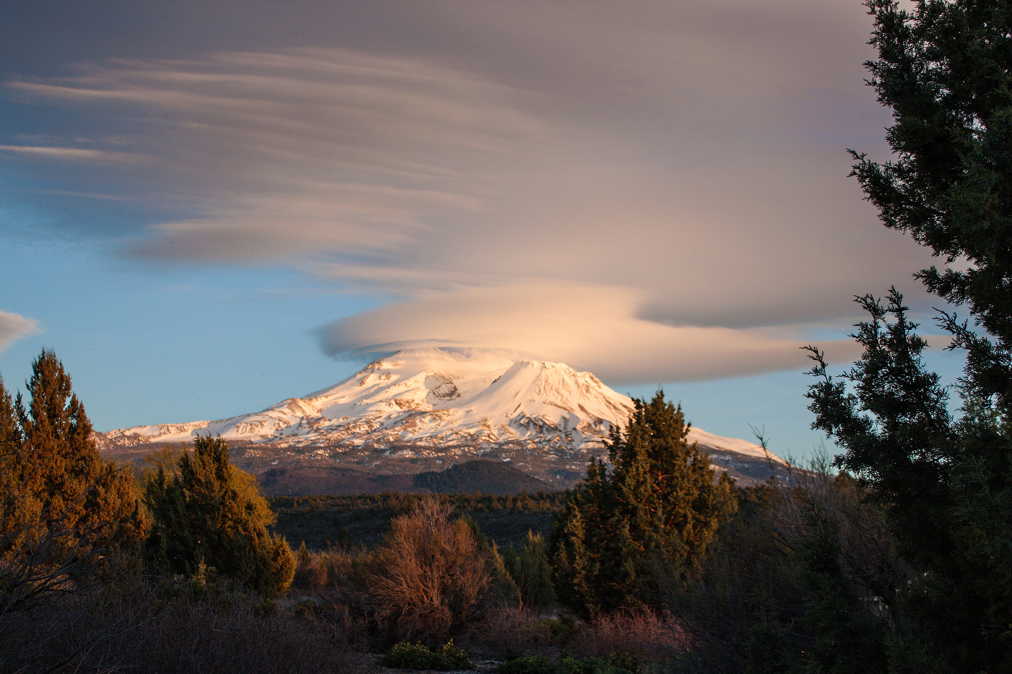 Canon EF-S 18-55mm F3.5-5.6 IS sample photo. Mt shasta cap photography