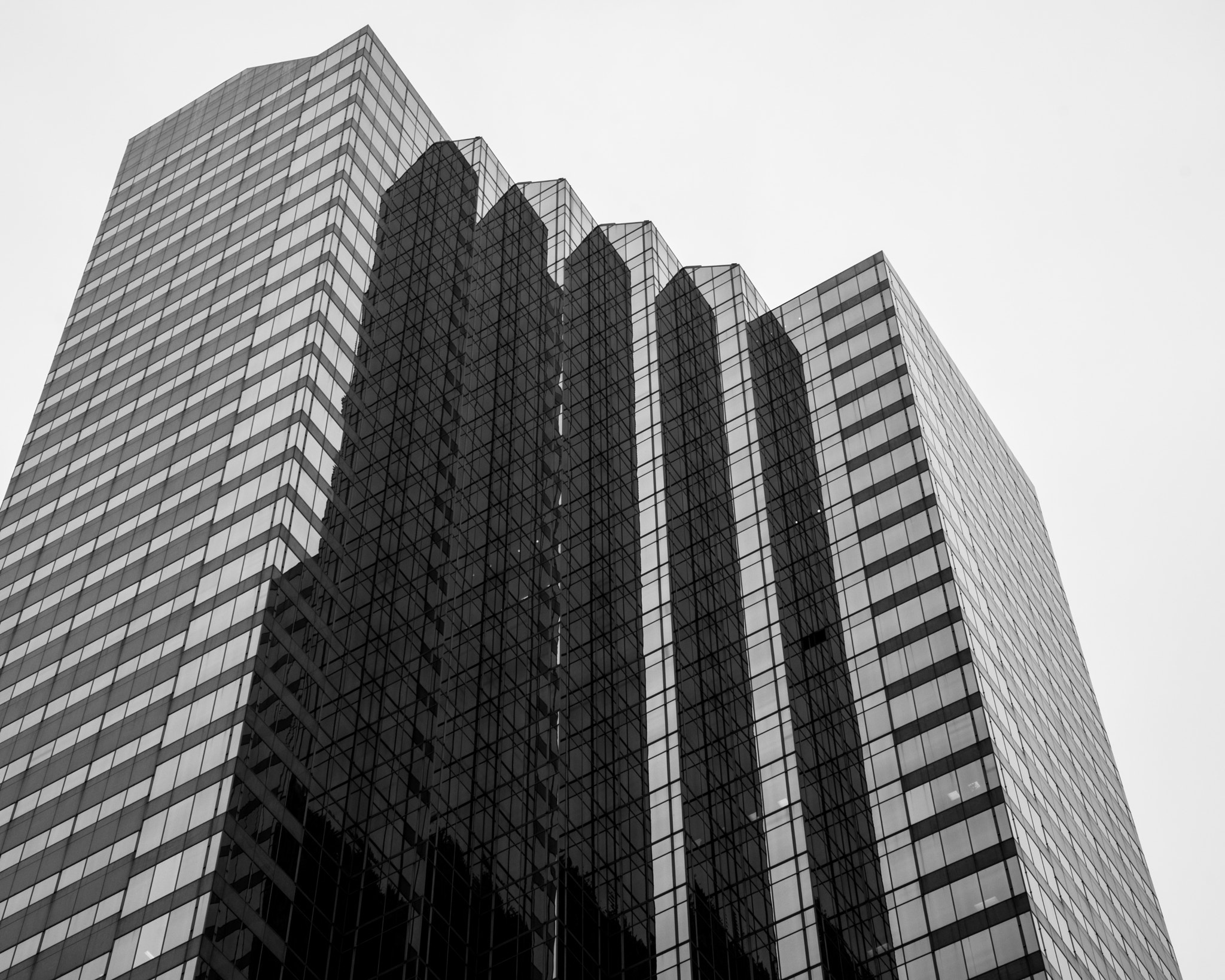 Sony a7R + Sony FE 24-240mm F3.5-6.3 OSS sample photo. Flashy building photography