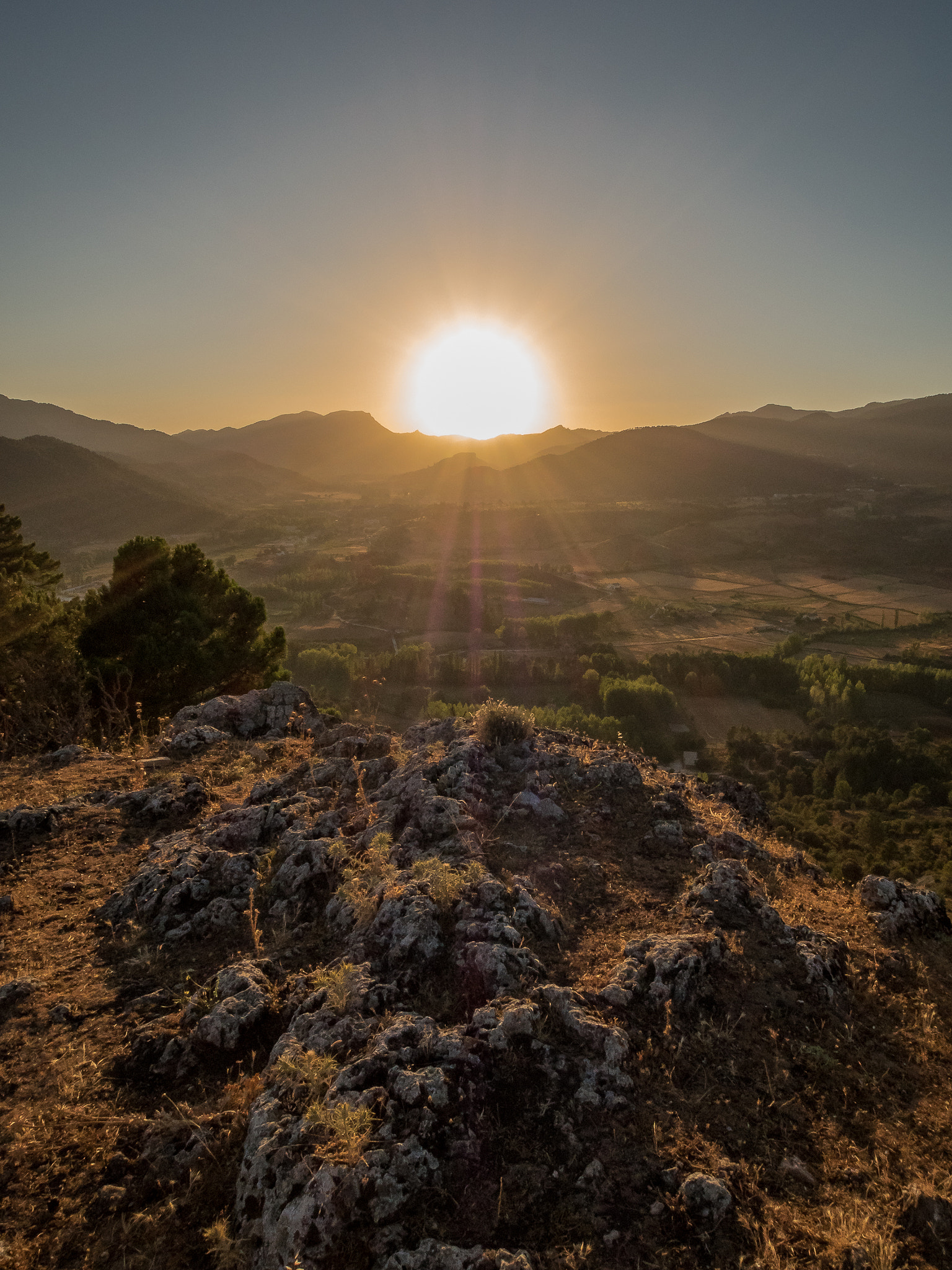 Olympus PEN E-PL7 sample photo. Big sun at sunset. photography