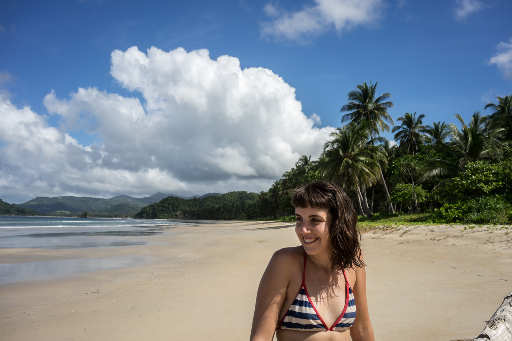Sony a7 II + Sony Sonnar T* FE 35mm F2.8 ZA sample photo. All the beach for her photography